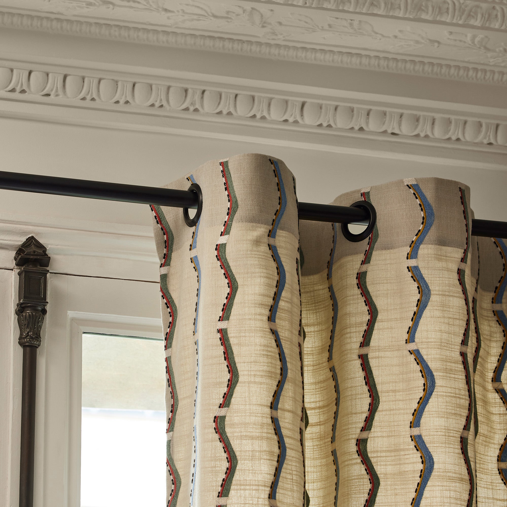 Rideau à oeillets noirs TIHANI naturel et multicolore