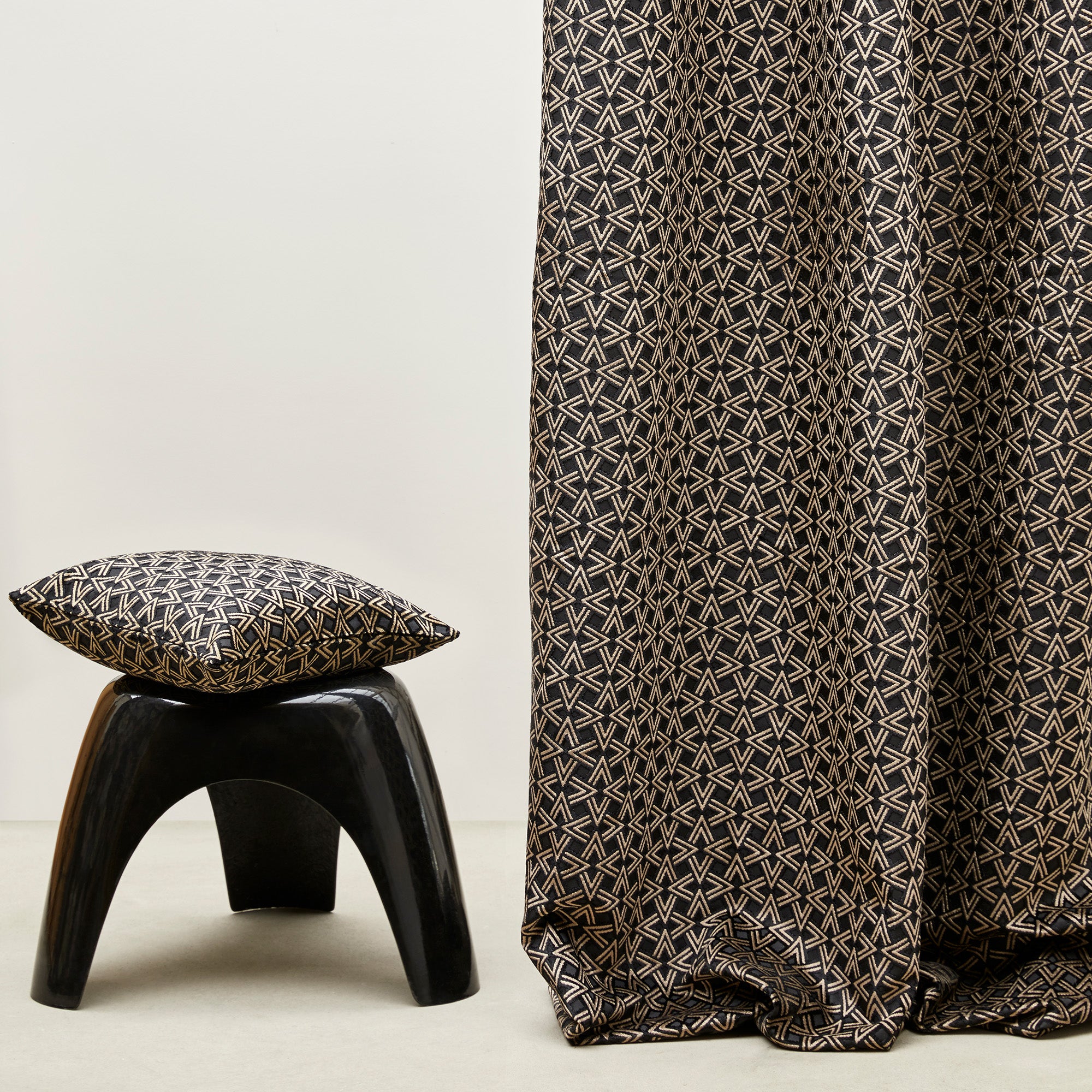 Rideau à oeillets OSCAR noir et taupe