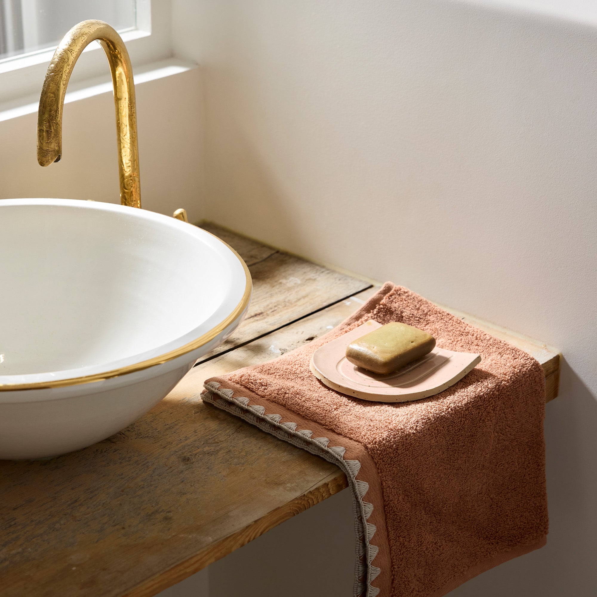 Serviette de toilette NERYDA terre d'argile et beige