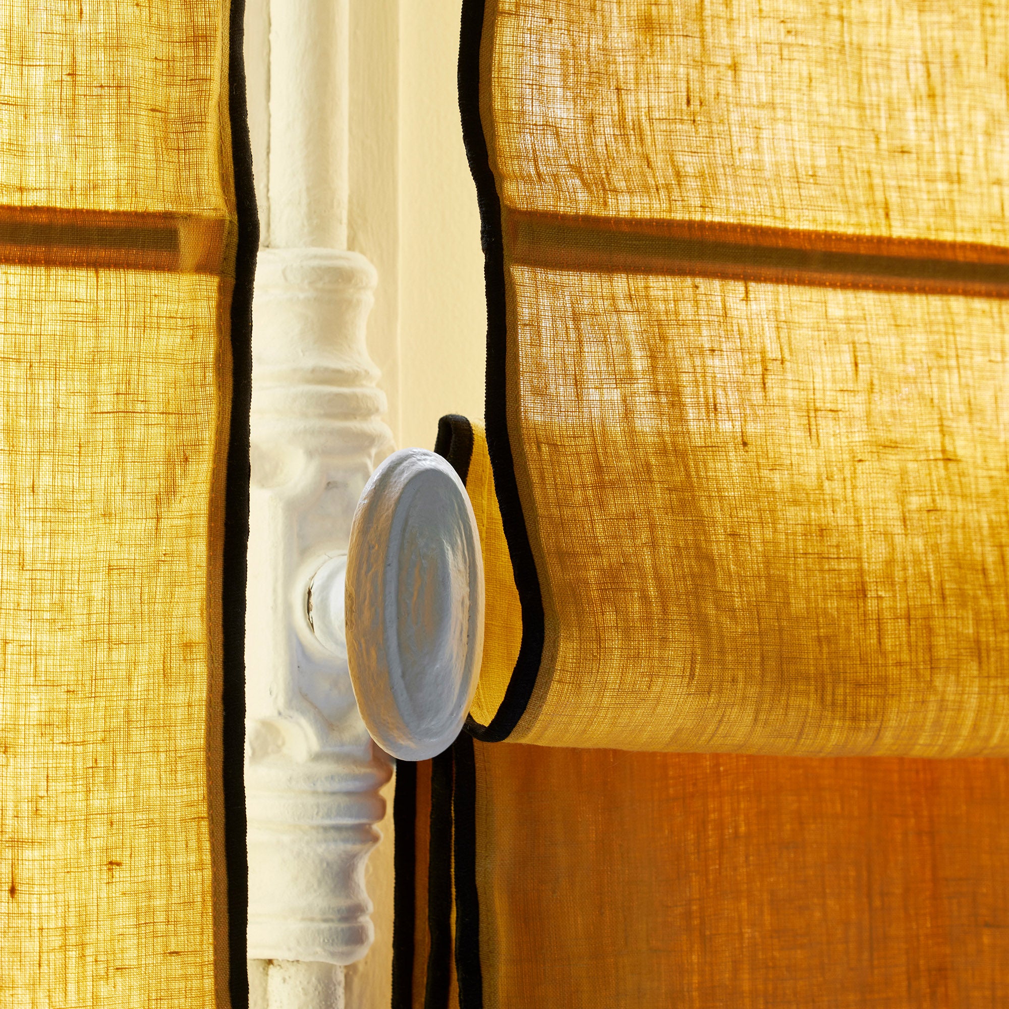 Store bateau CARLINA ocre et bourdon noir