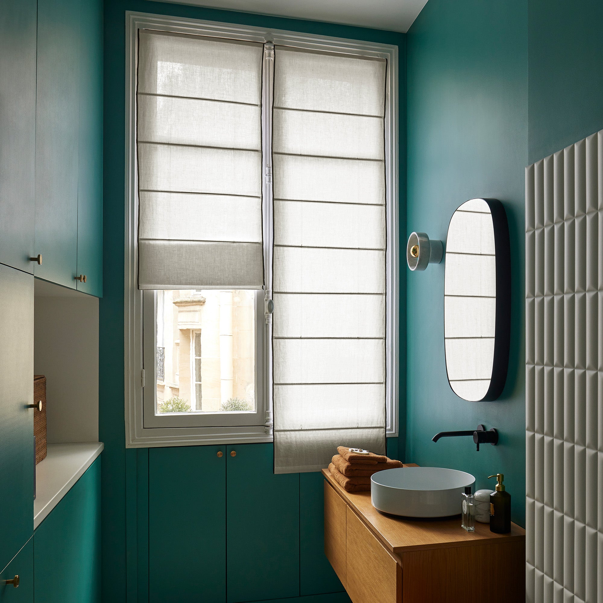 Store bateau CARLINA calcaire et bourdon noir