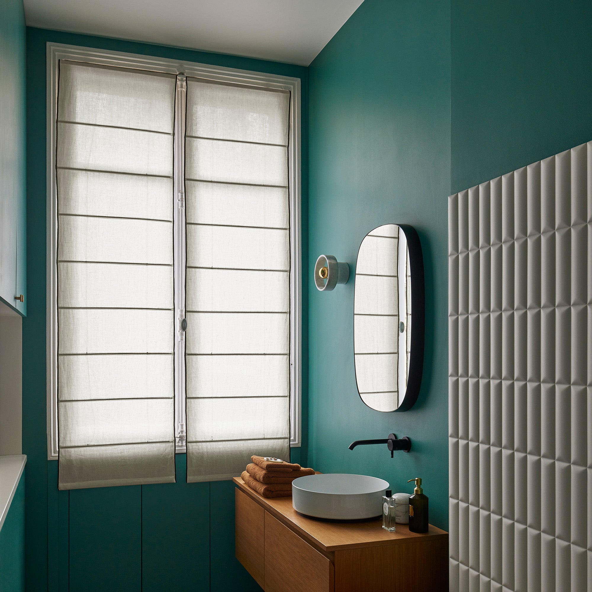 Store bateau CARLINA calcaire et bourdon noir