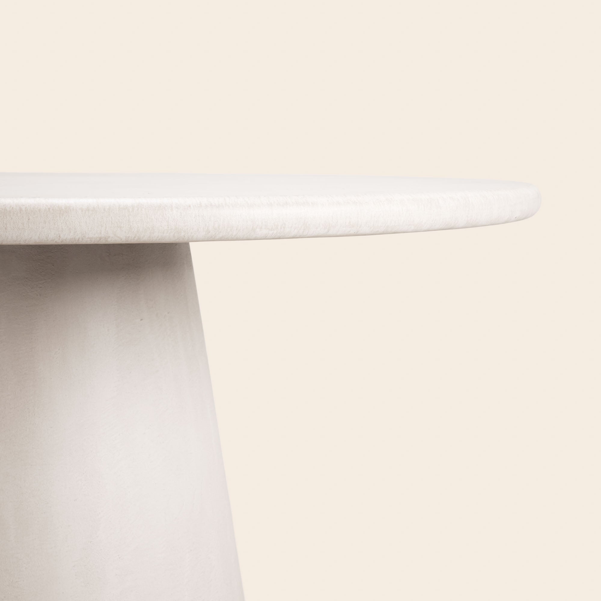 ELIZ mineraalwitte eettafel