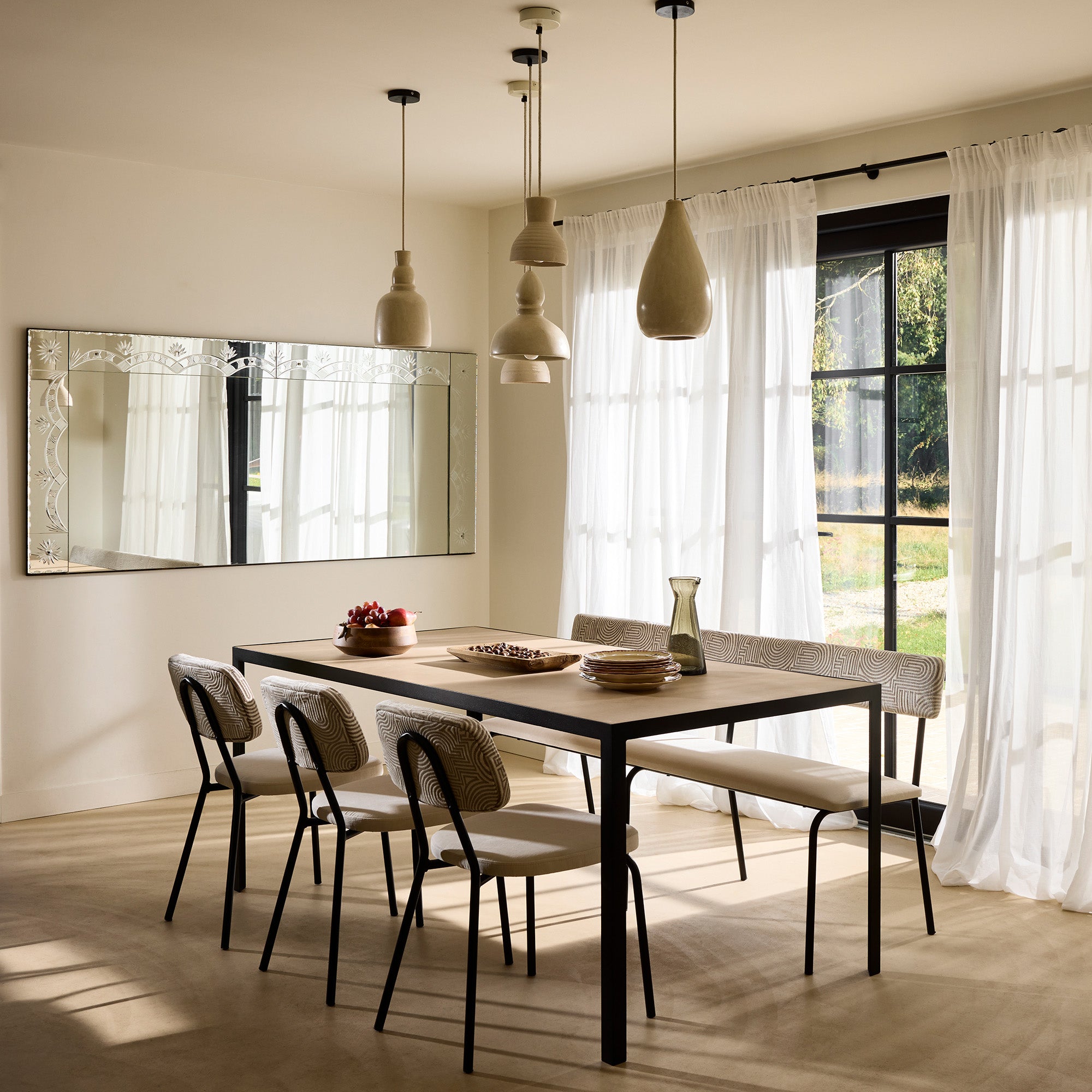 Tavolo da pranzo in metallo beige polvere e nero ORELIA