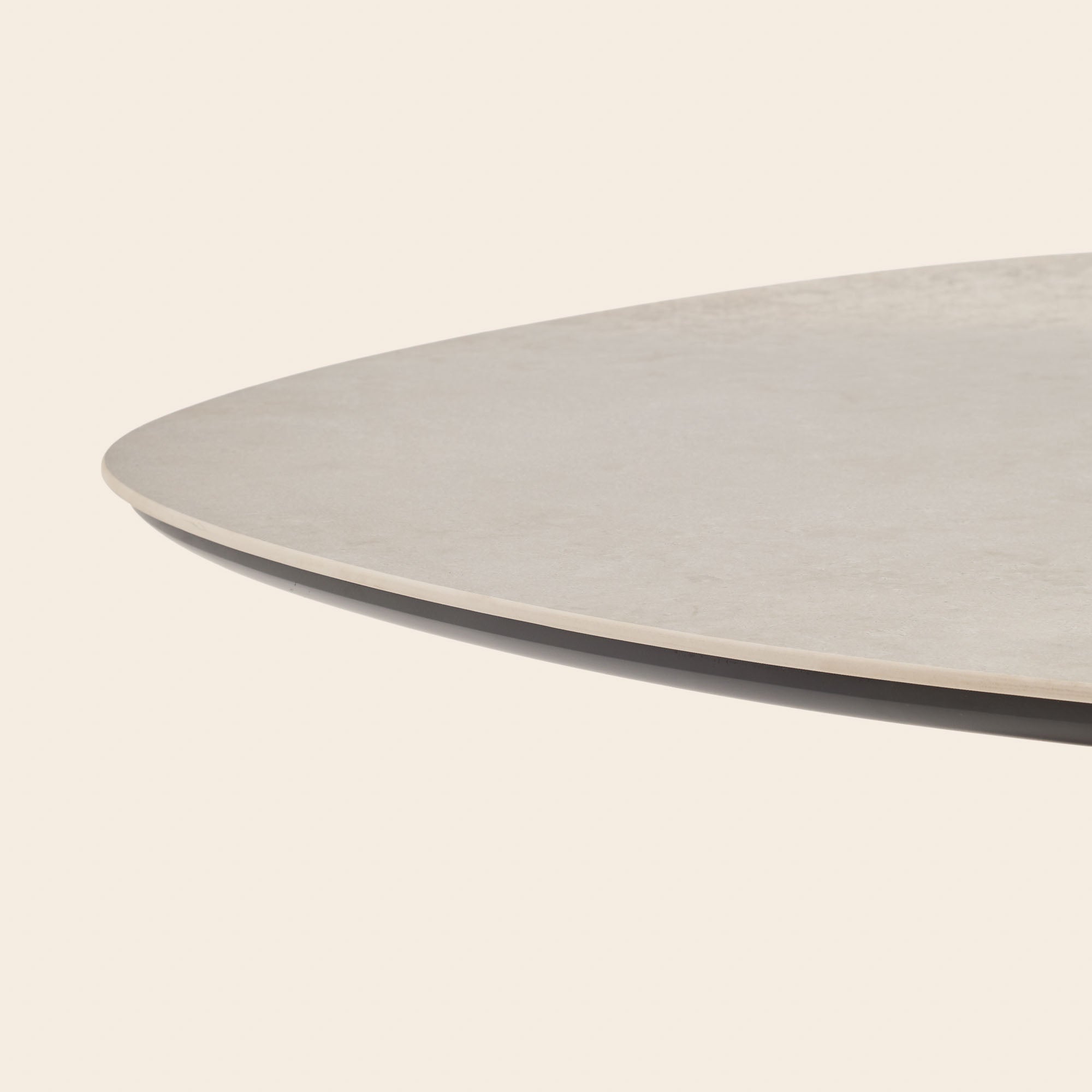Table basse ISMERIA effet travertin et bronze