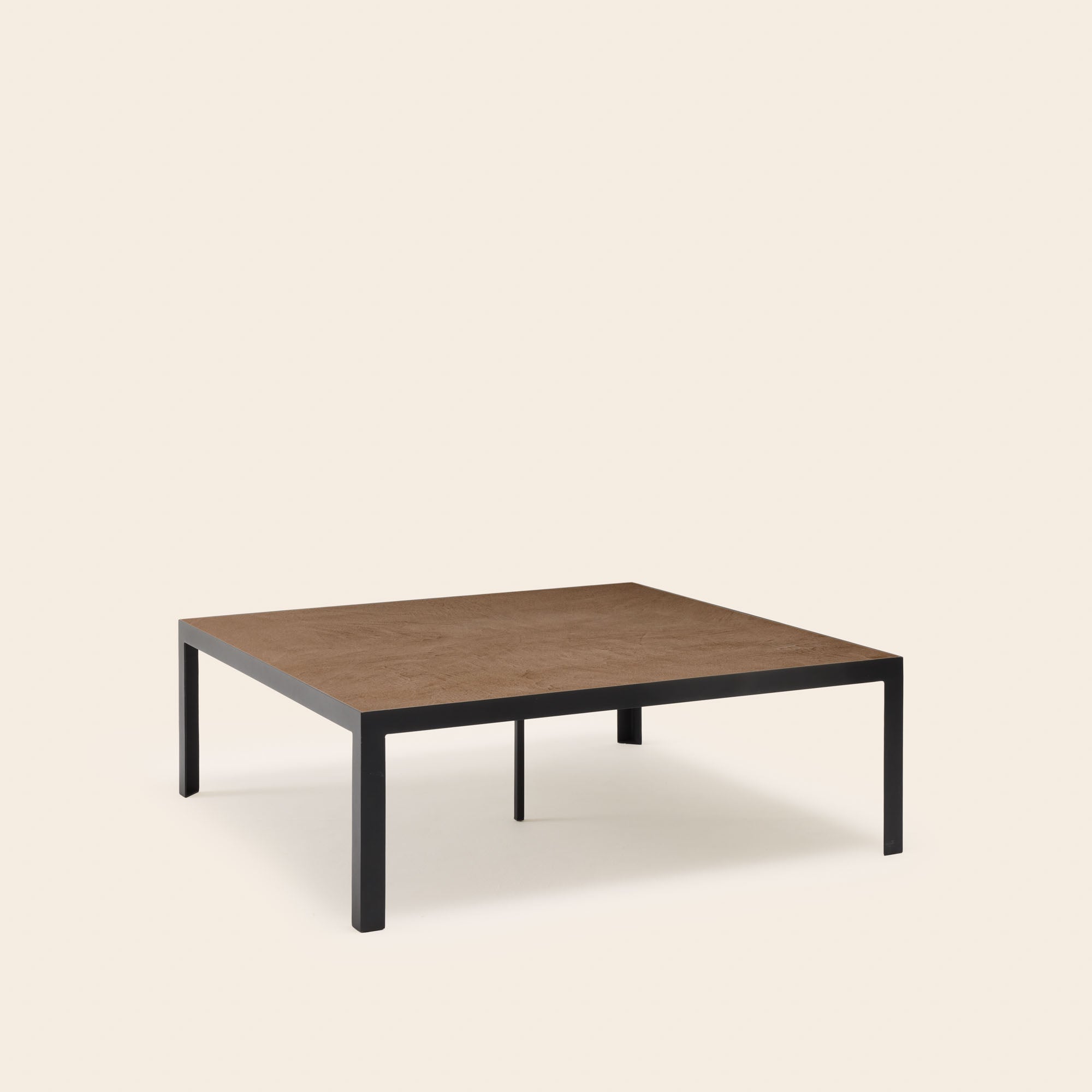 Table basse ORELIA terre brune et métal noir