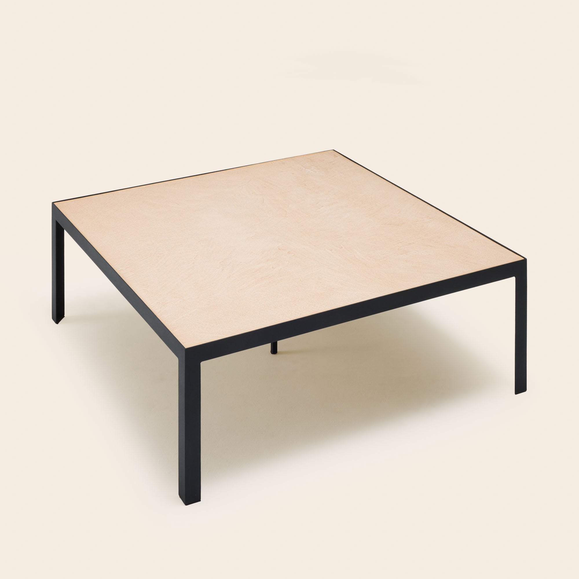 Table basse ORELIA beige poudré et métal noir