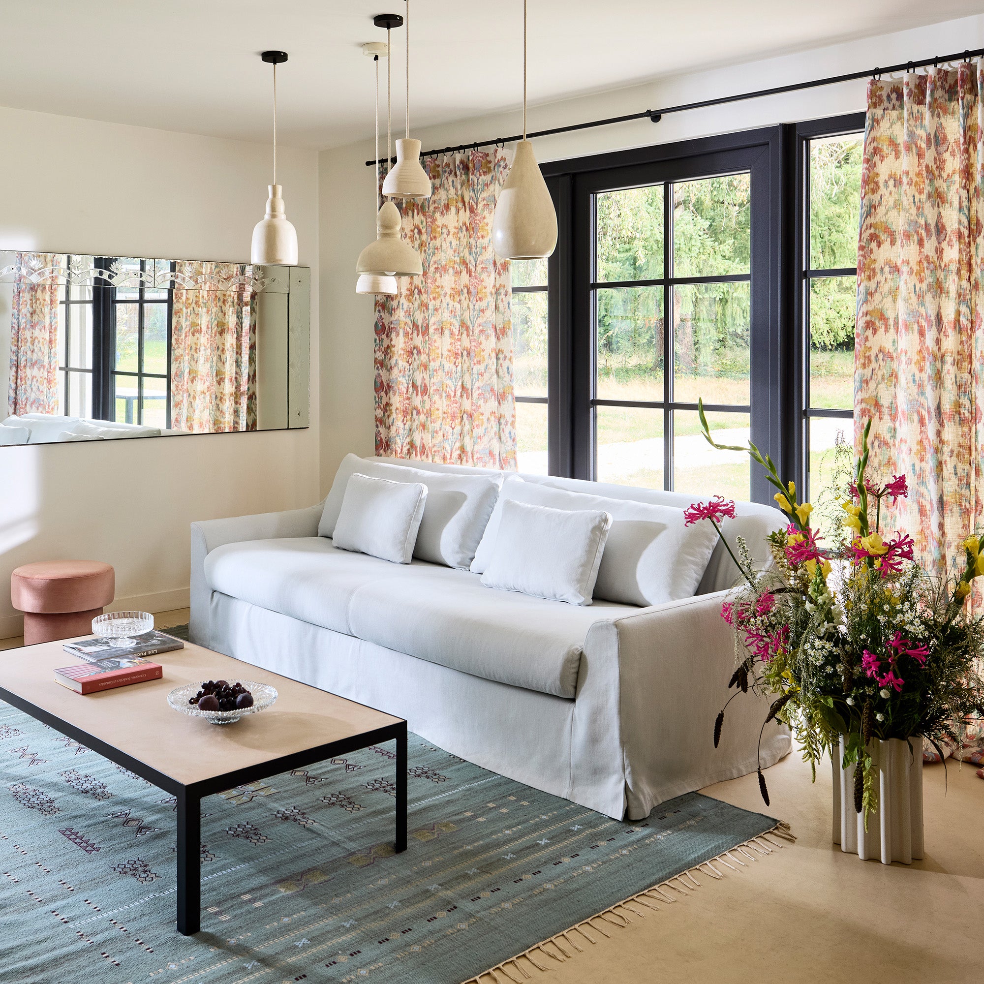 Table basse ORELIA beige poudré et métal noir