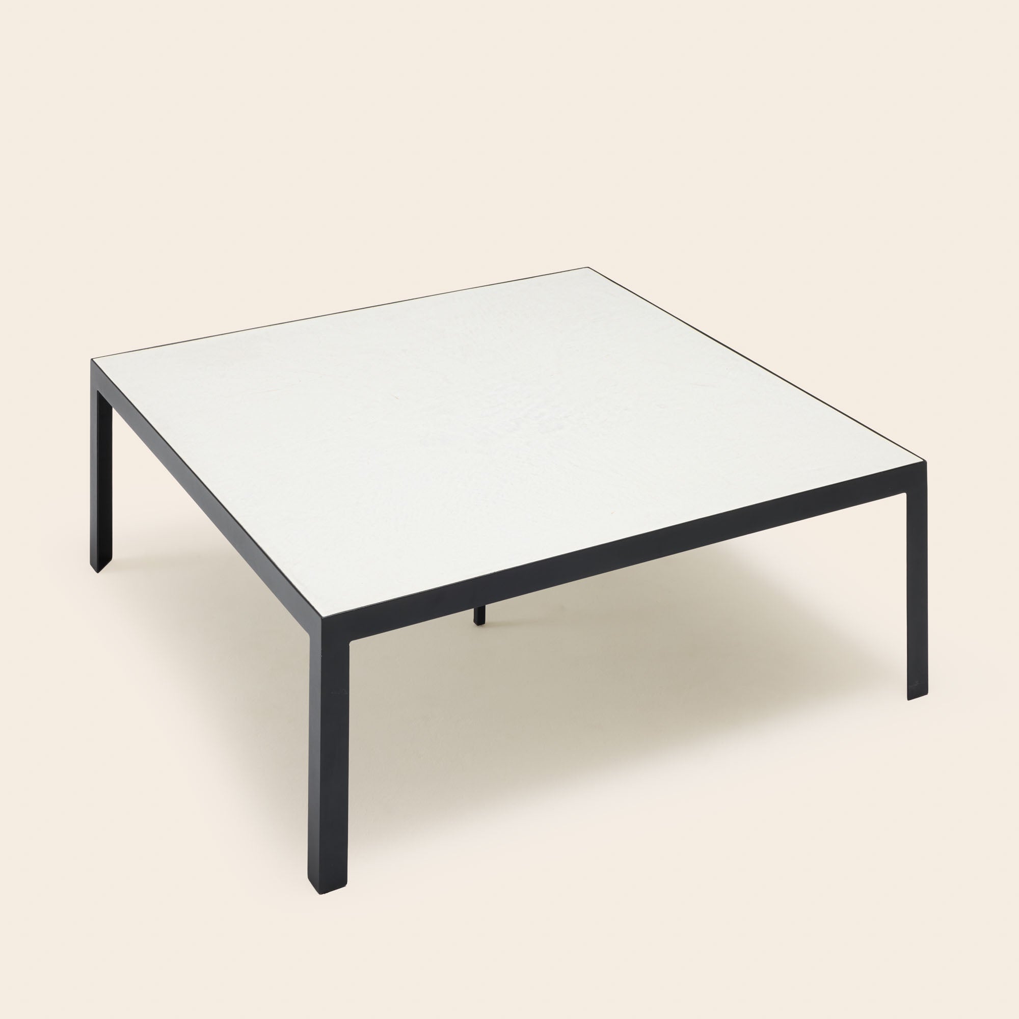 Table basse ORELIA blanc minéral et métal noir