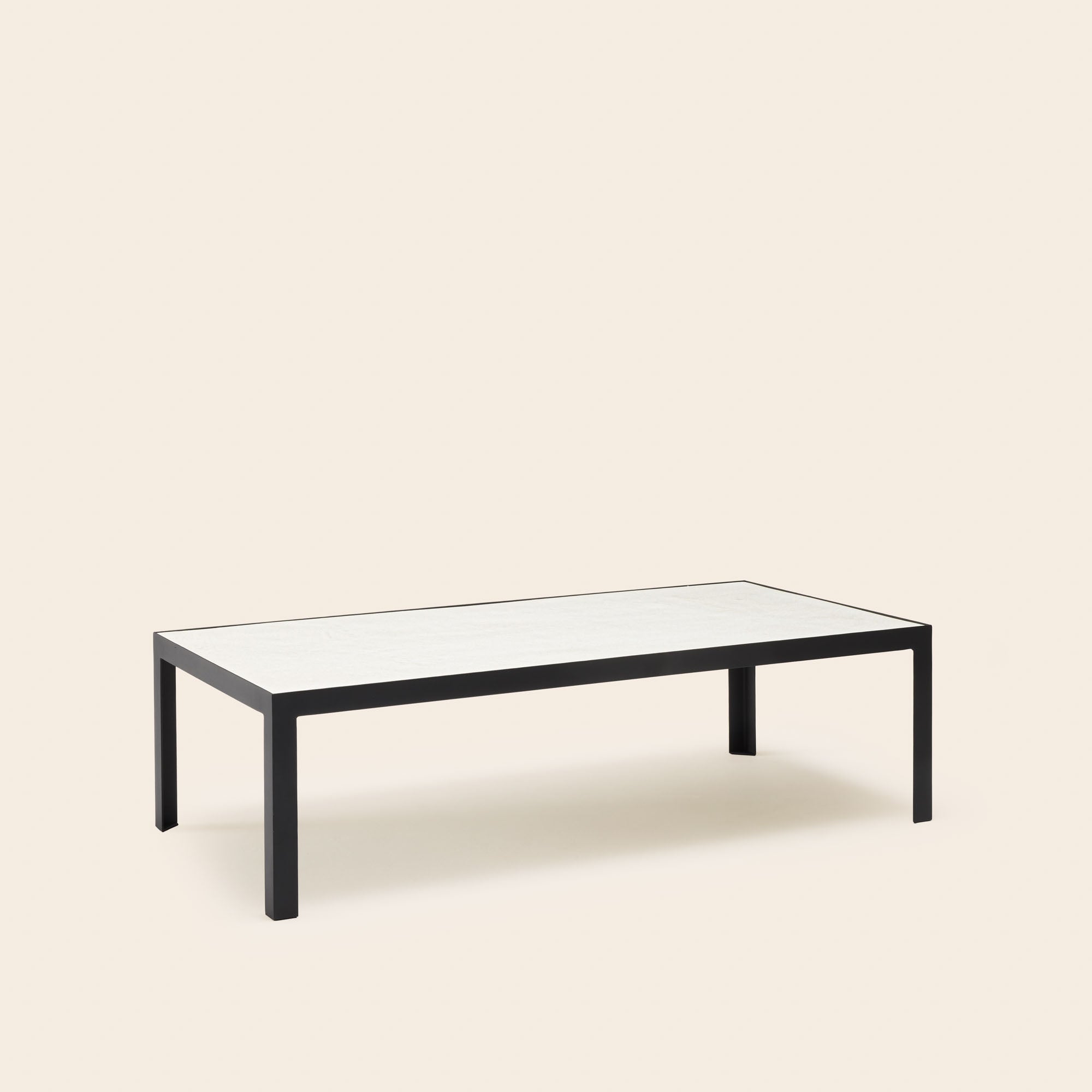 Table basse ORELIA blanc minéral et métal noir