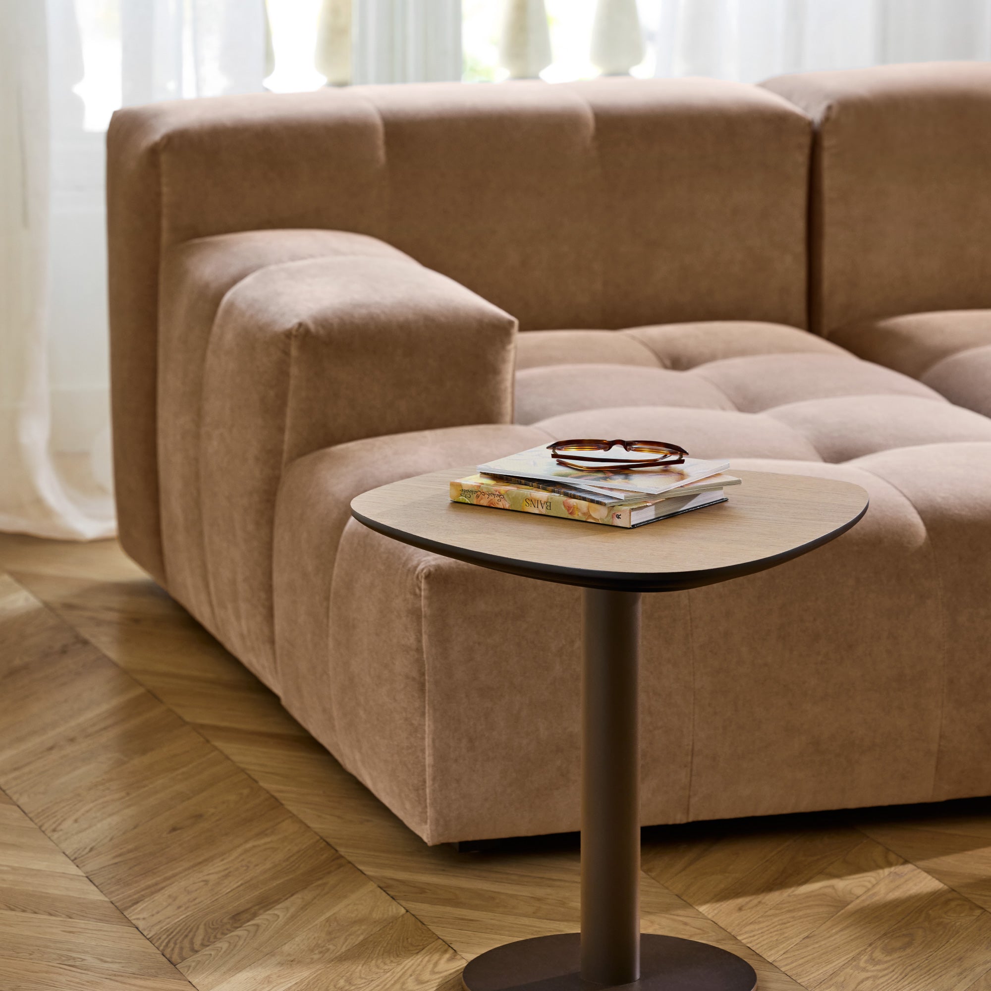 ISMERIA Beistelltisch aus Eiche und Bronze