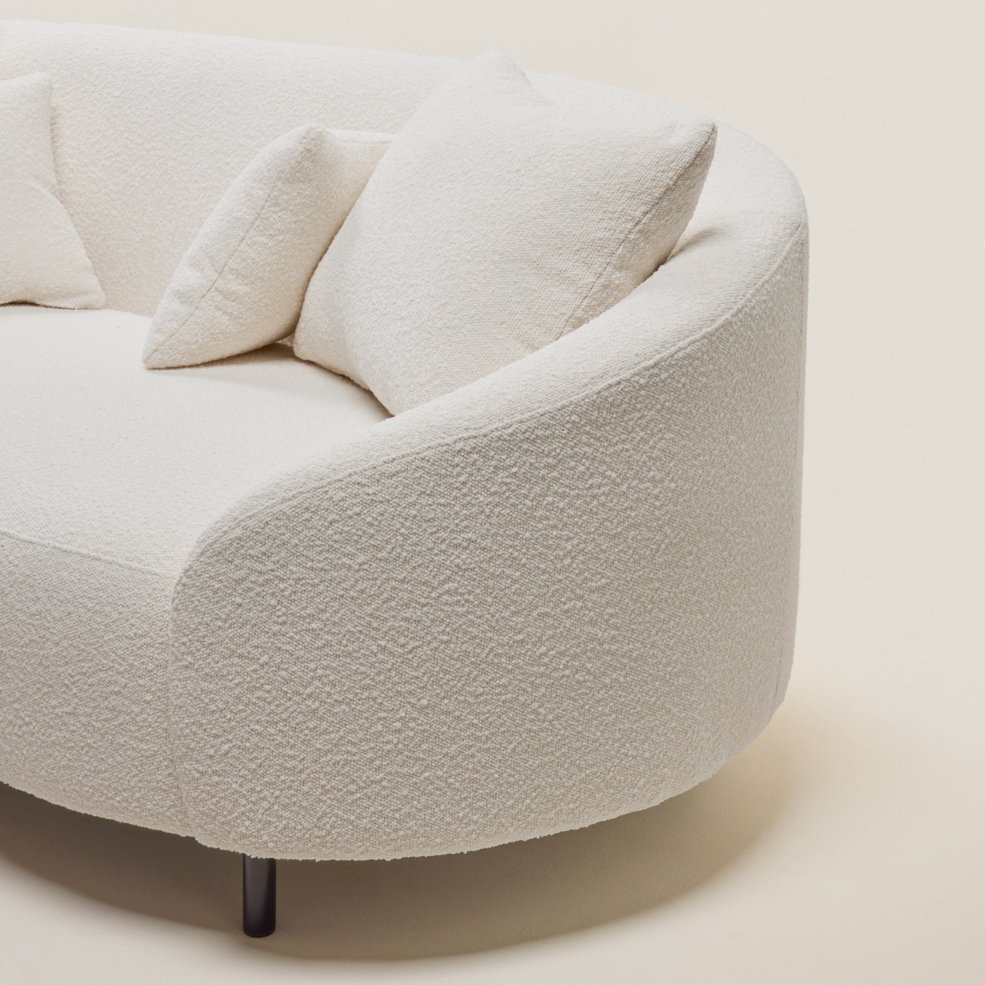 Canapé 2 places JULIKA écru bouclé