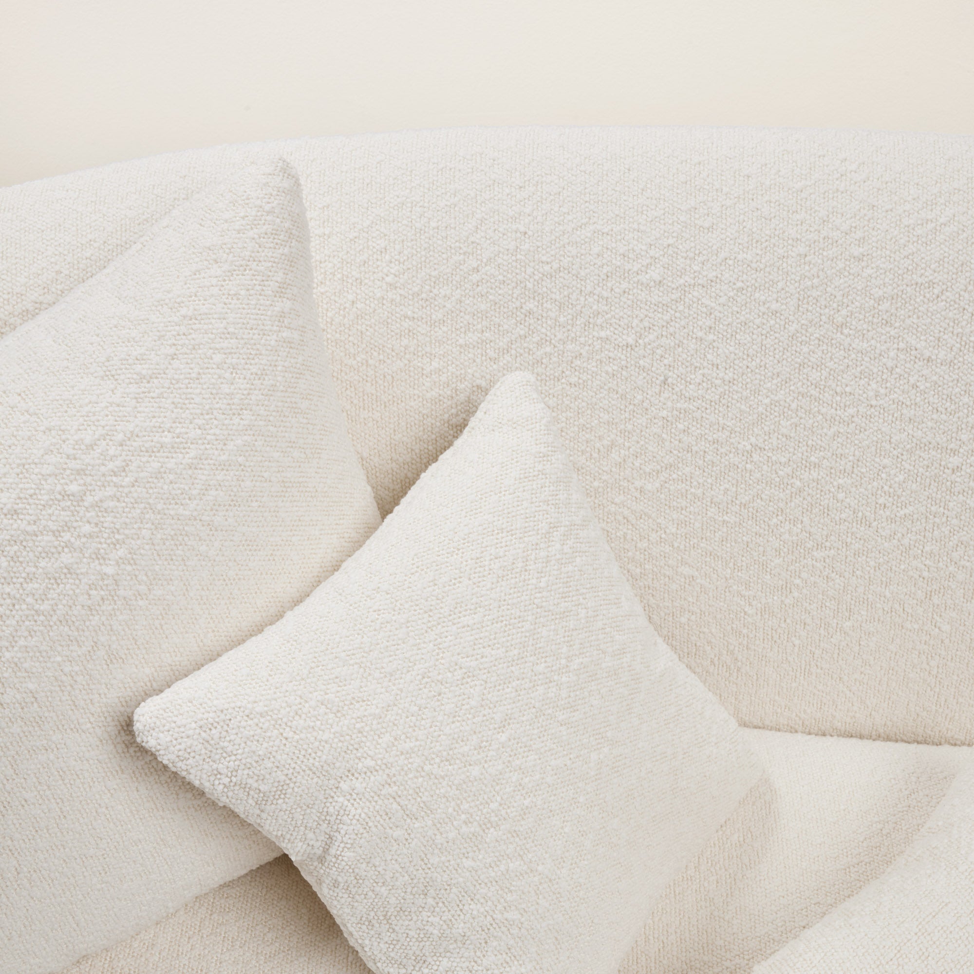 2-seater sofa JULIKA sym ecru curly