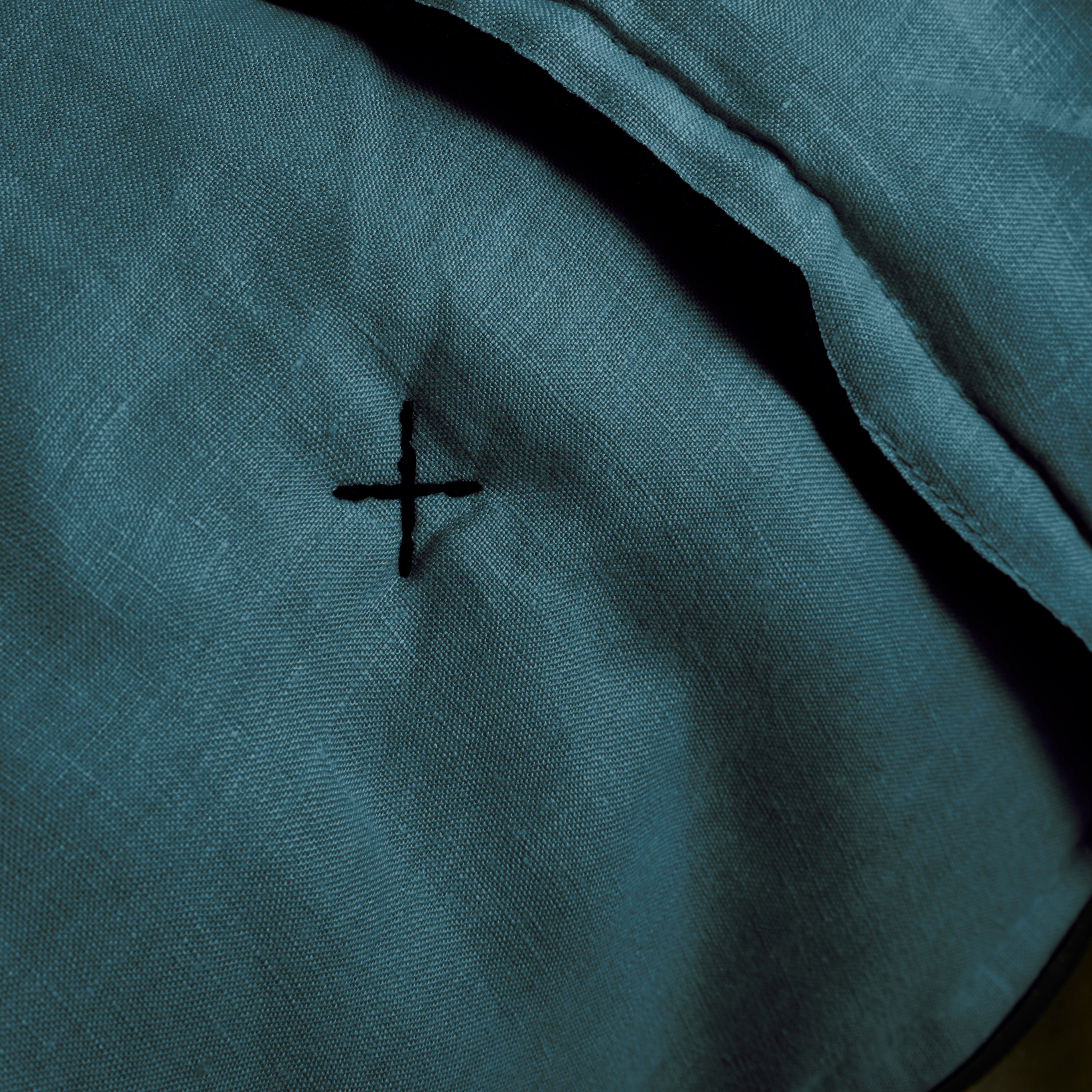 Couvre-lit matelassé CARLINA pétrole et bourdon noir