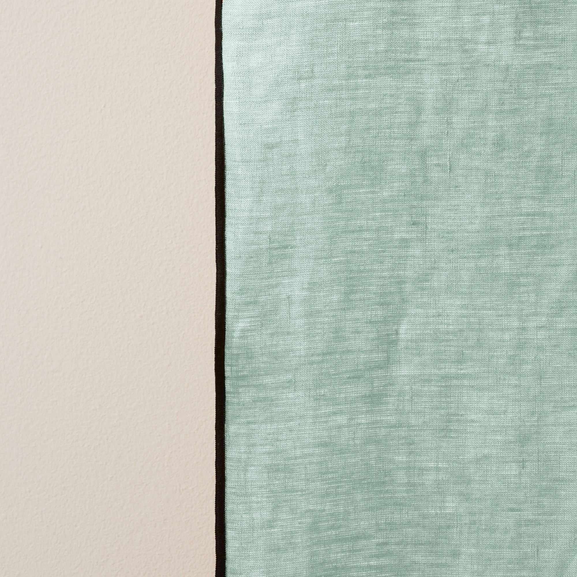 Echantillon CARLINA tilleul et bourdon noir