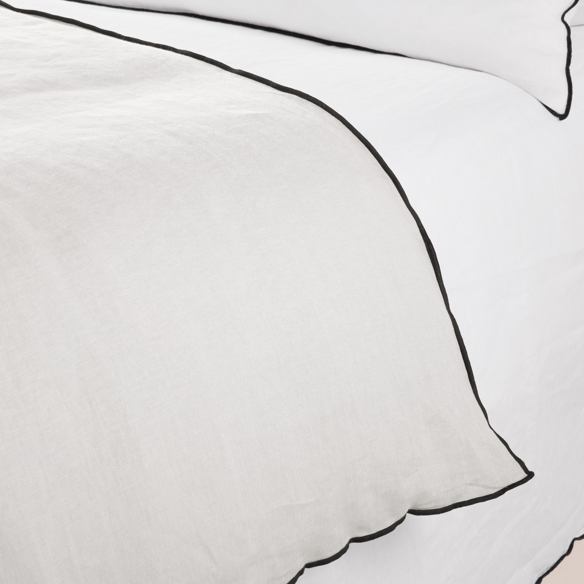 Housse d'édredon CARLINA calcaire et bourdon noir