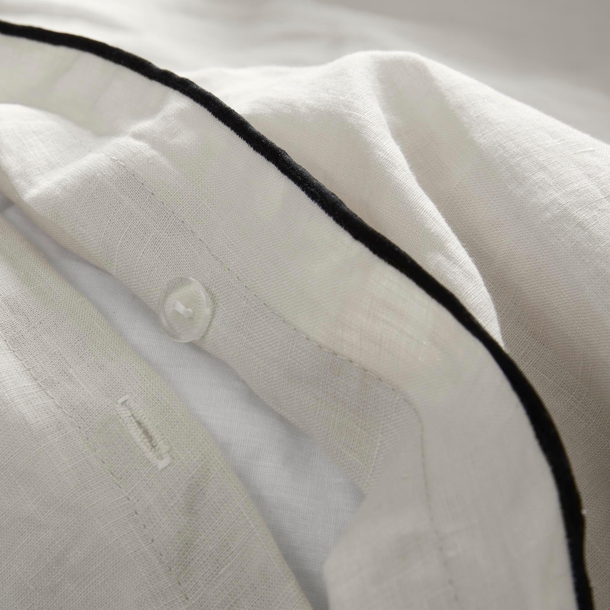 CARLINA Bettbezug aus Kalkstein und schwarzer Hummel