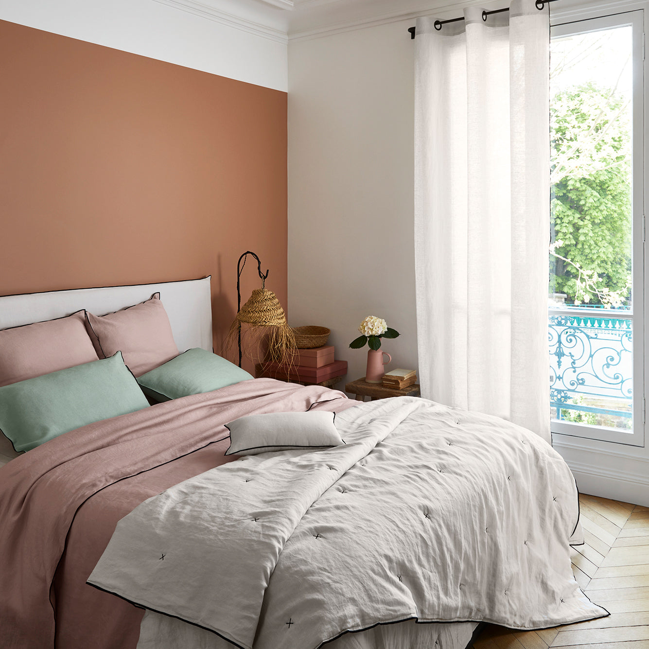 Housse de couette CARLINA rose poudré et bourdon noir