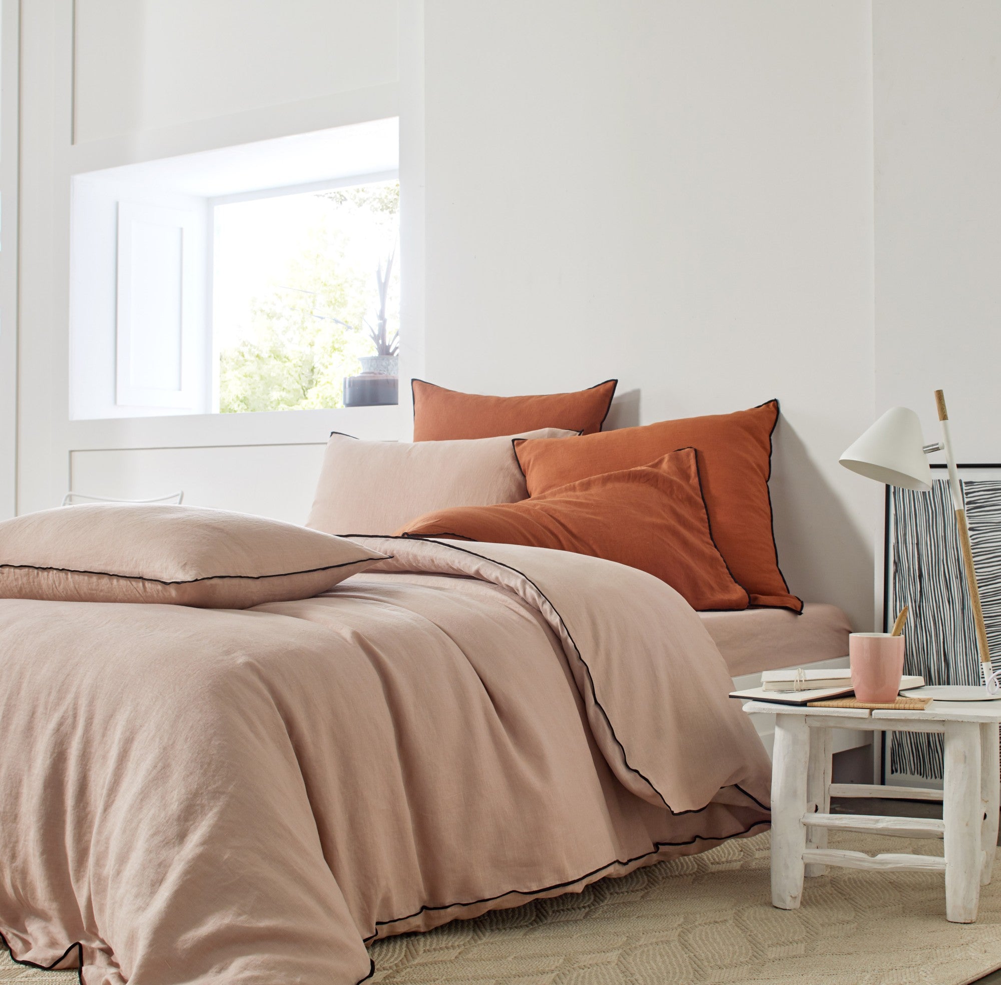 Housse de couette CARLINA rose poudré et bourdon noir