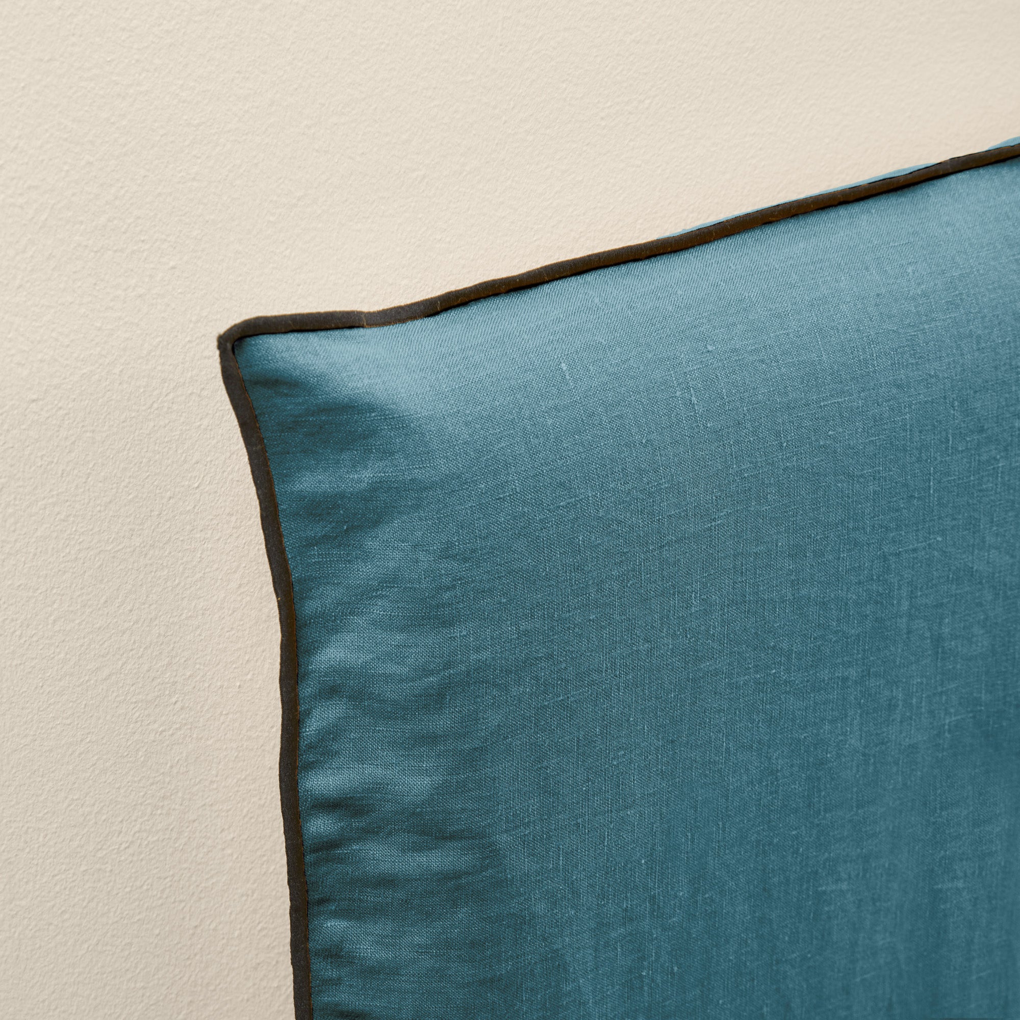 Housse de tête de lit CARLINA pétrole et bourdon noir