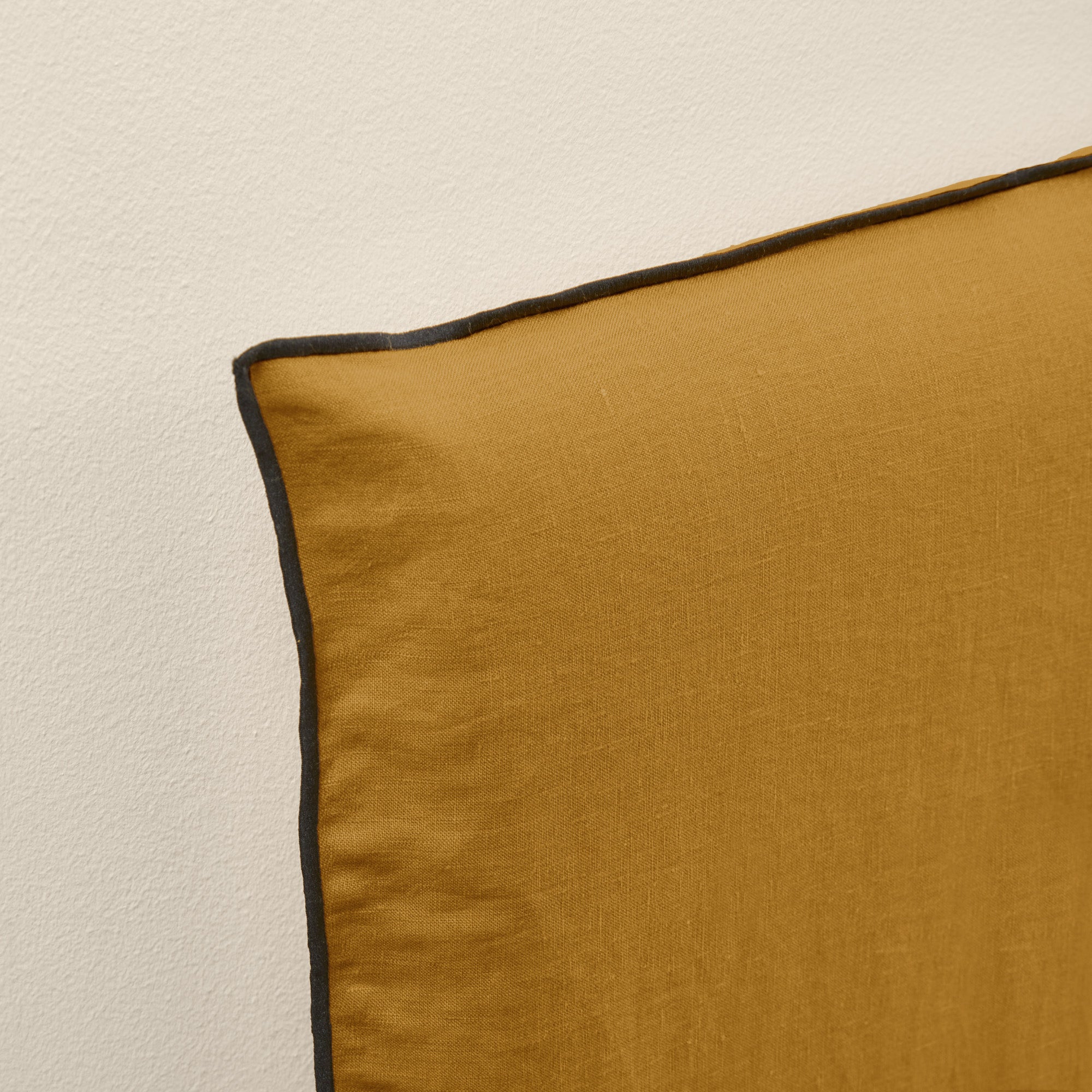 Housse de tête de lit CARLINA bronze et bourdon noir