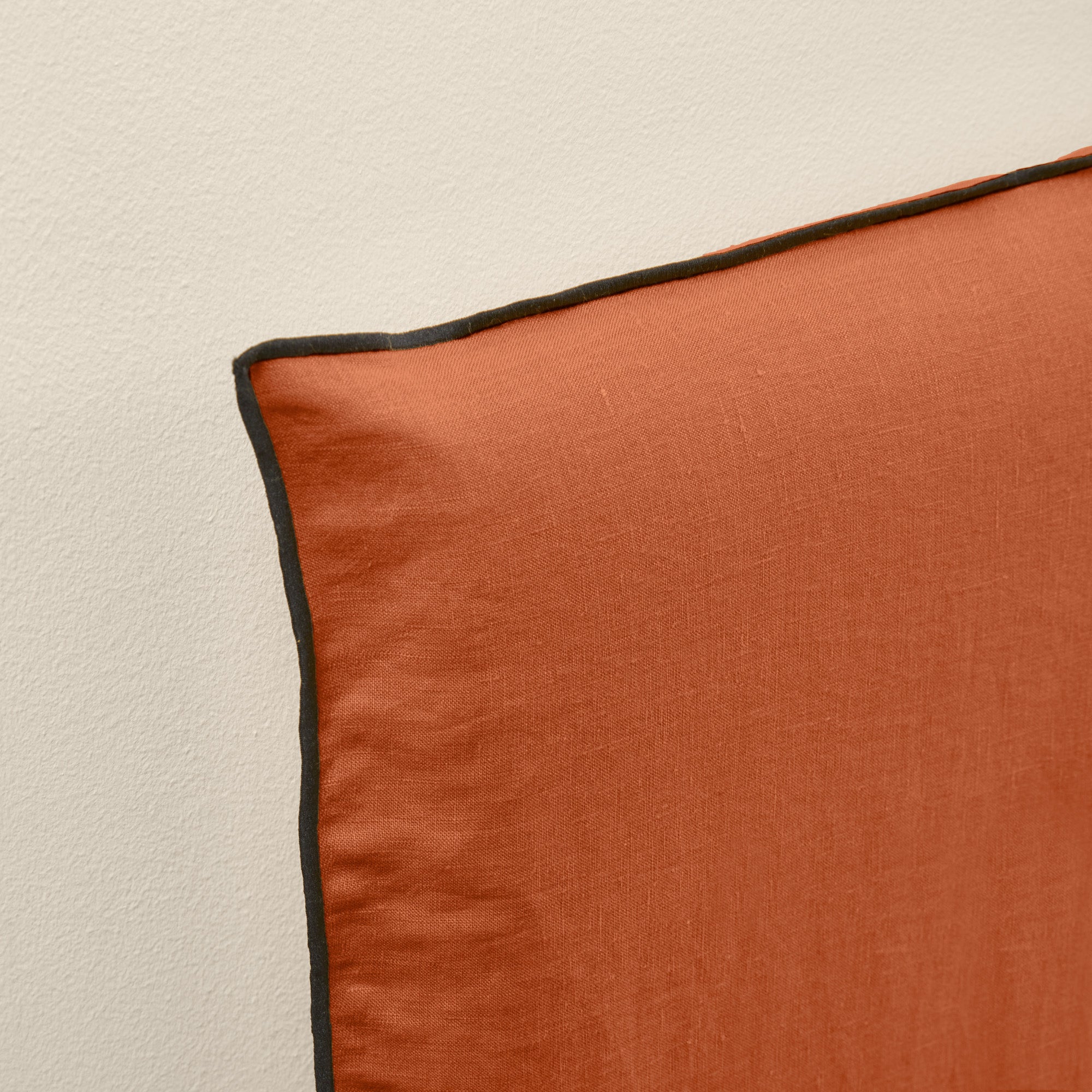 Housse de tête de lit CARLINA terracotta et bourdon noir