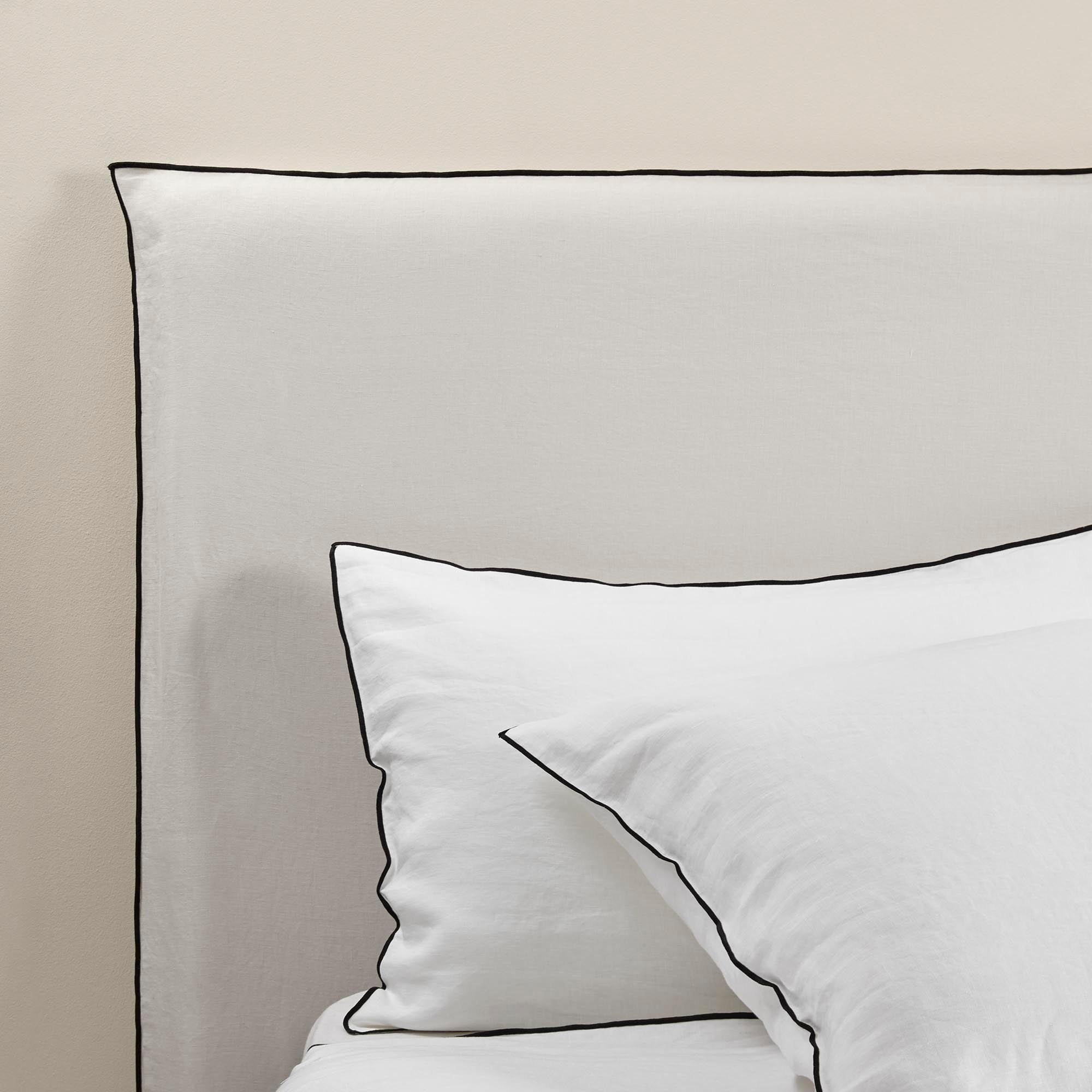 Housse de tête de lit CARLINA calcaire et bourdon noir