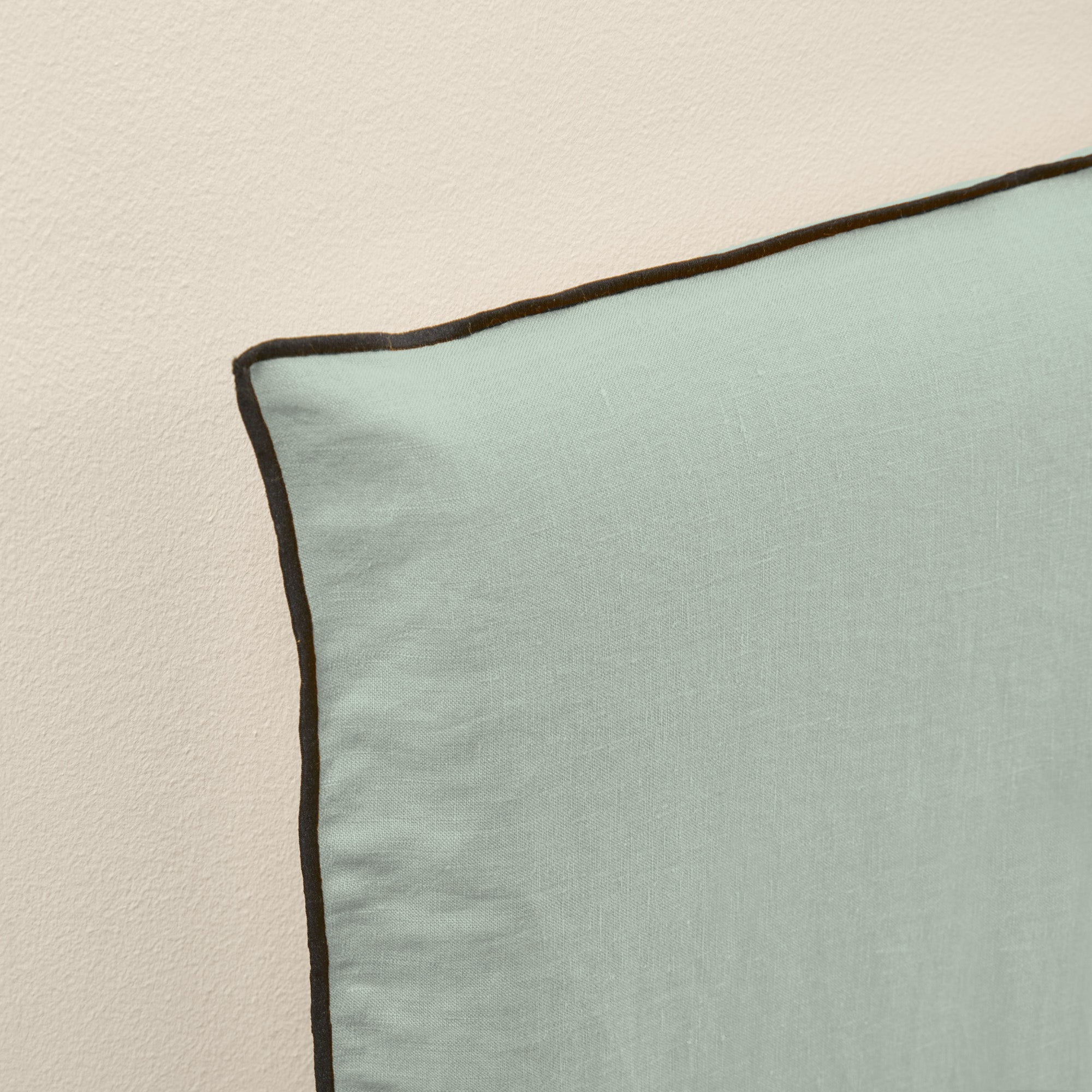 Housse de tête de lit CARLINA tilleul et bourdon noir