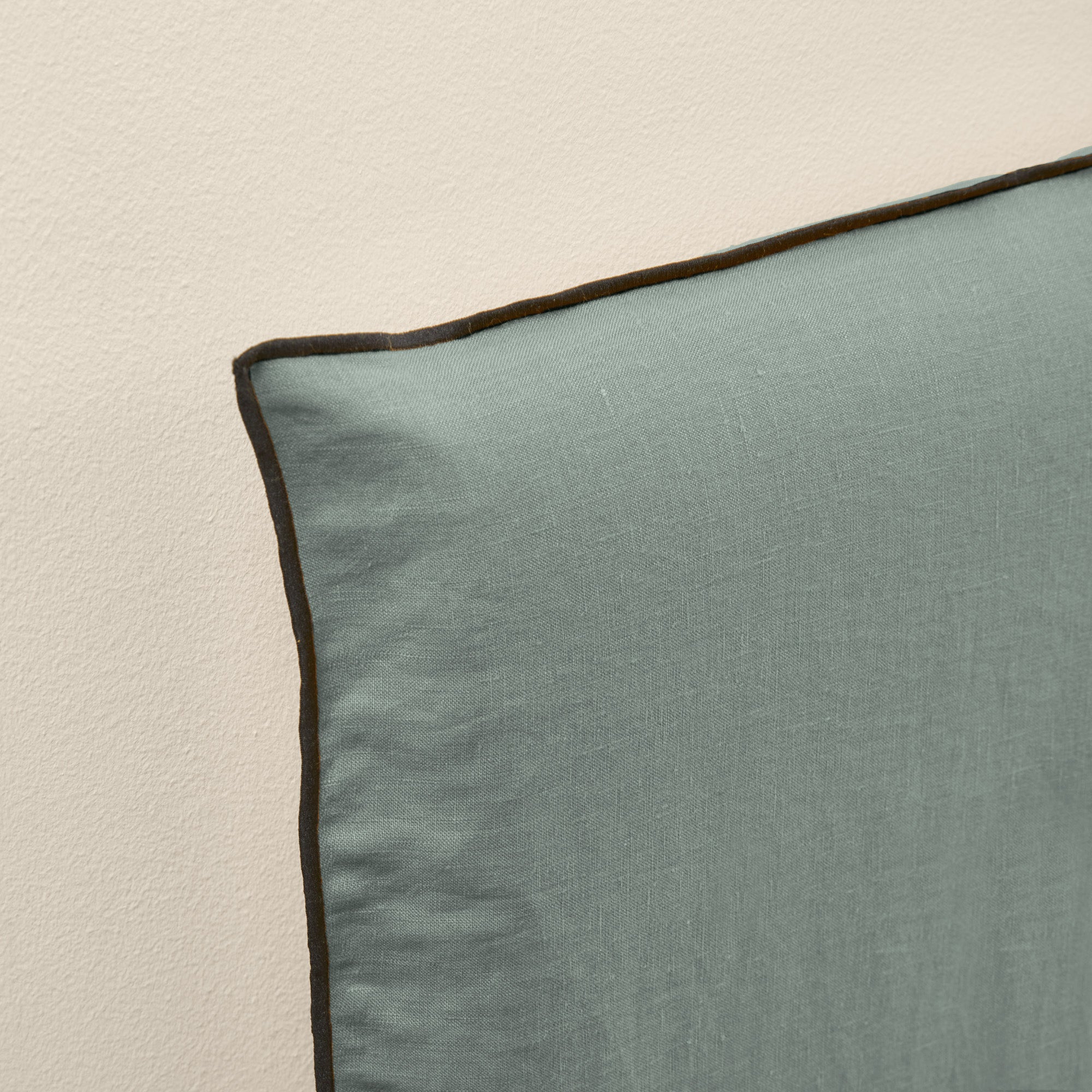 Housse de tête de lit CARLINA vert de gris et bourdon noir