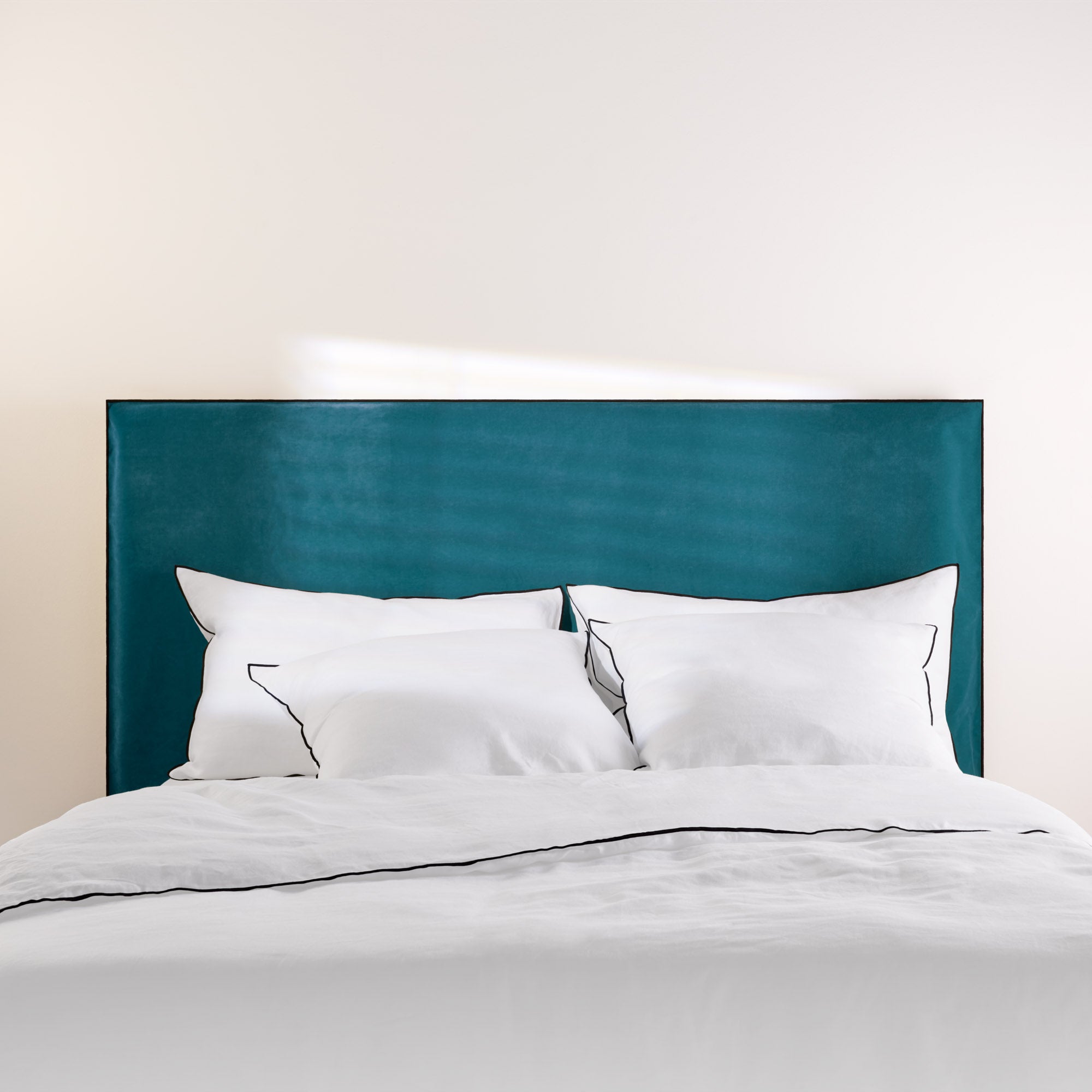 Housse de tête de lit DARIO bleu canard et bourdon noir