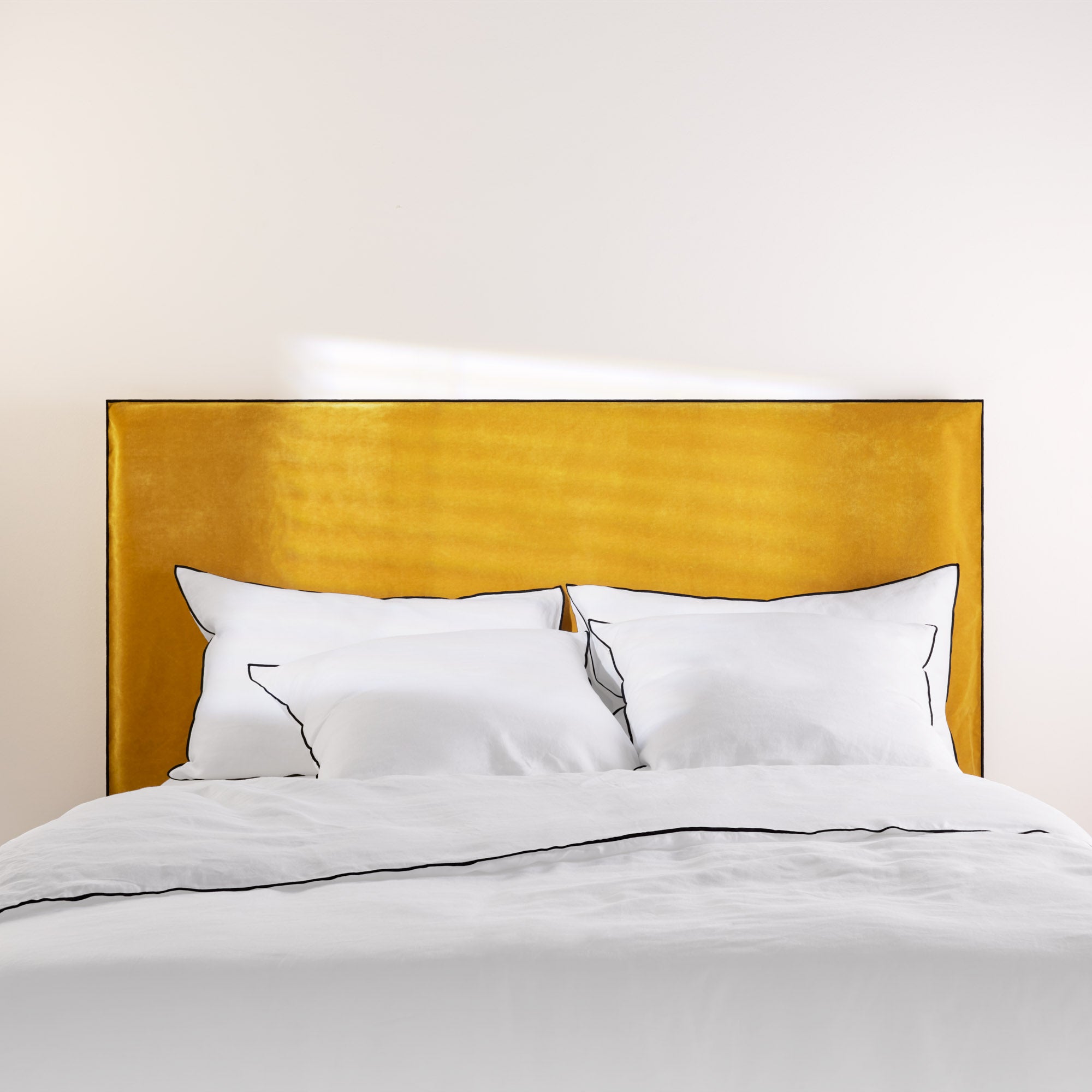 Housse de tête de lit DARIO ocre et bourdon noir