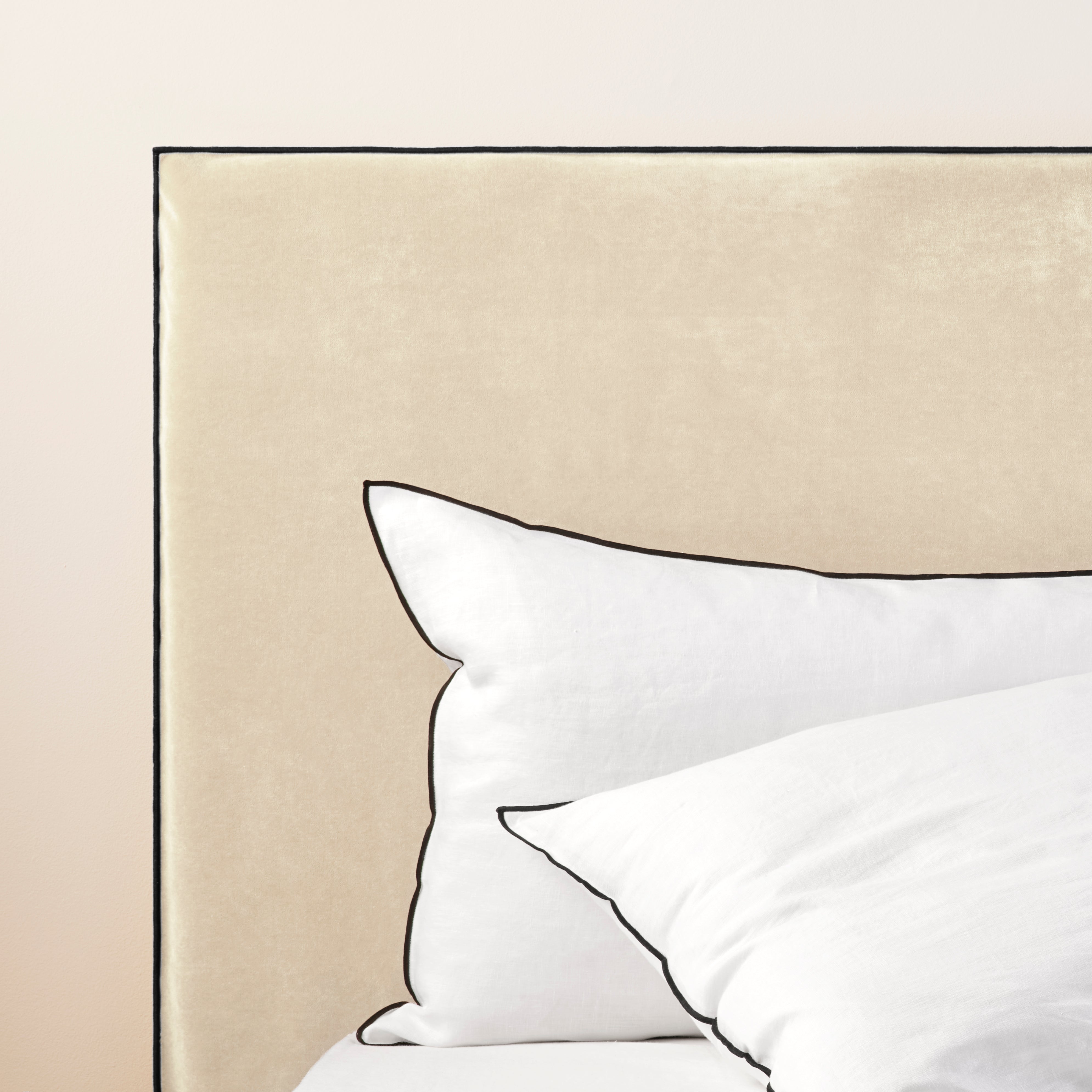 Housse de tête de lit DARIO blanc antique et bourdon noir