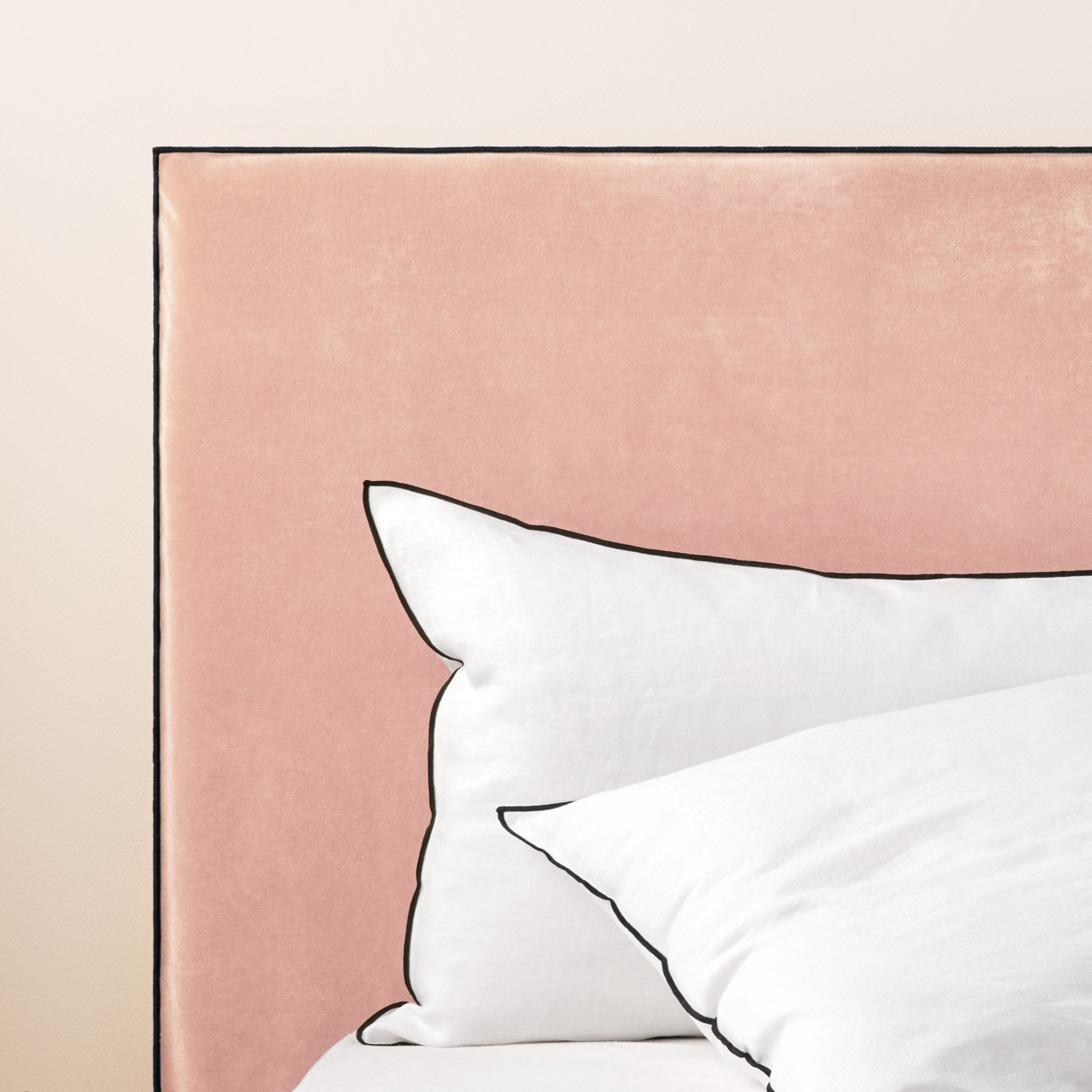 Housse de tête de lit DARIO eglantine et bourdon noir