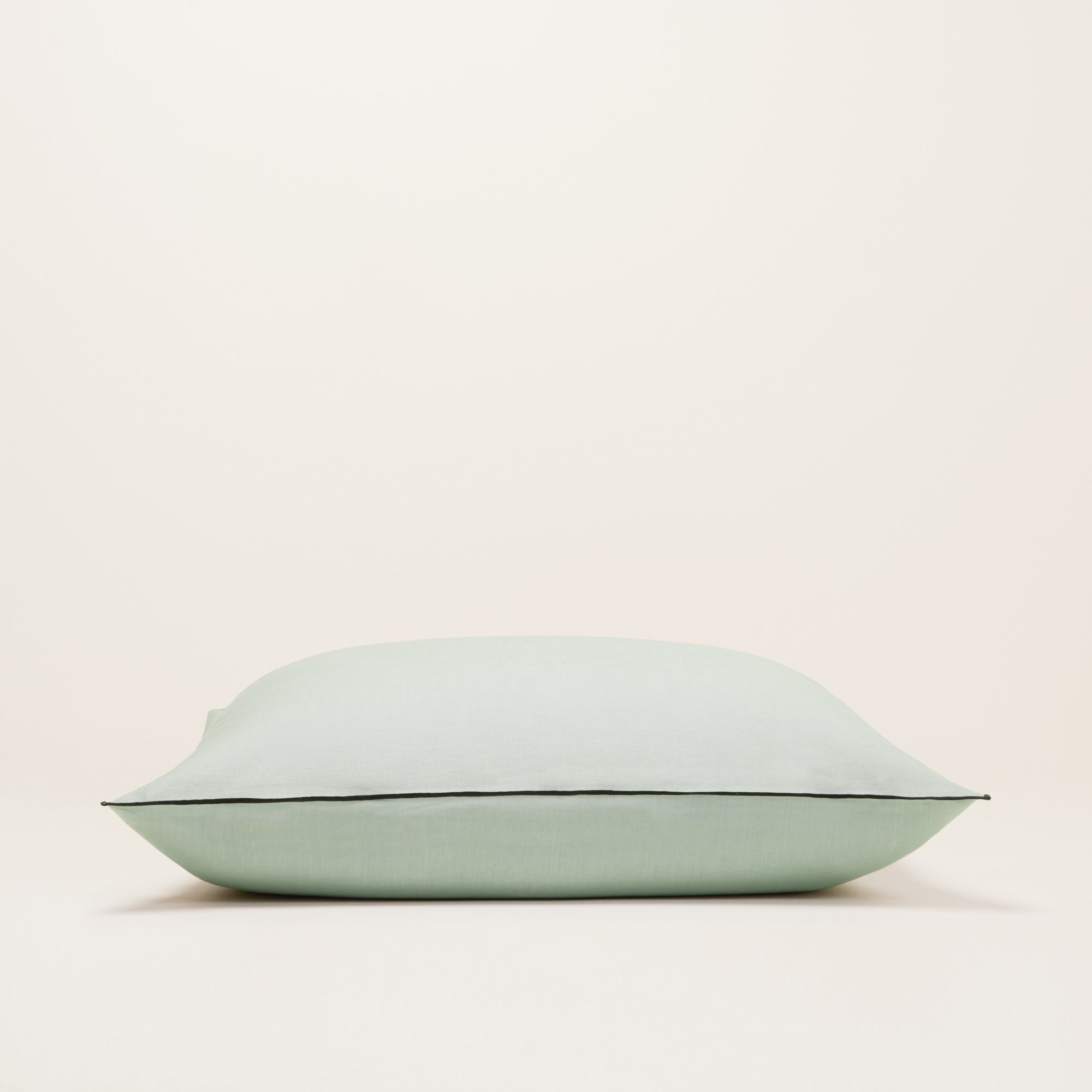 Lot de 2 taies d'oreiller CARLINA tilleul et bourdon noir