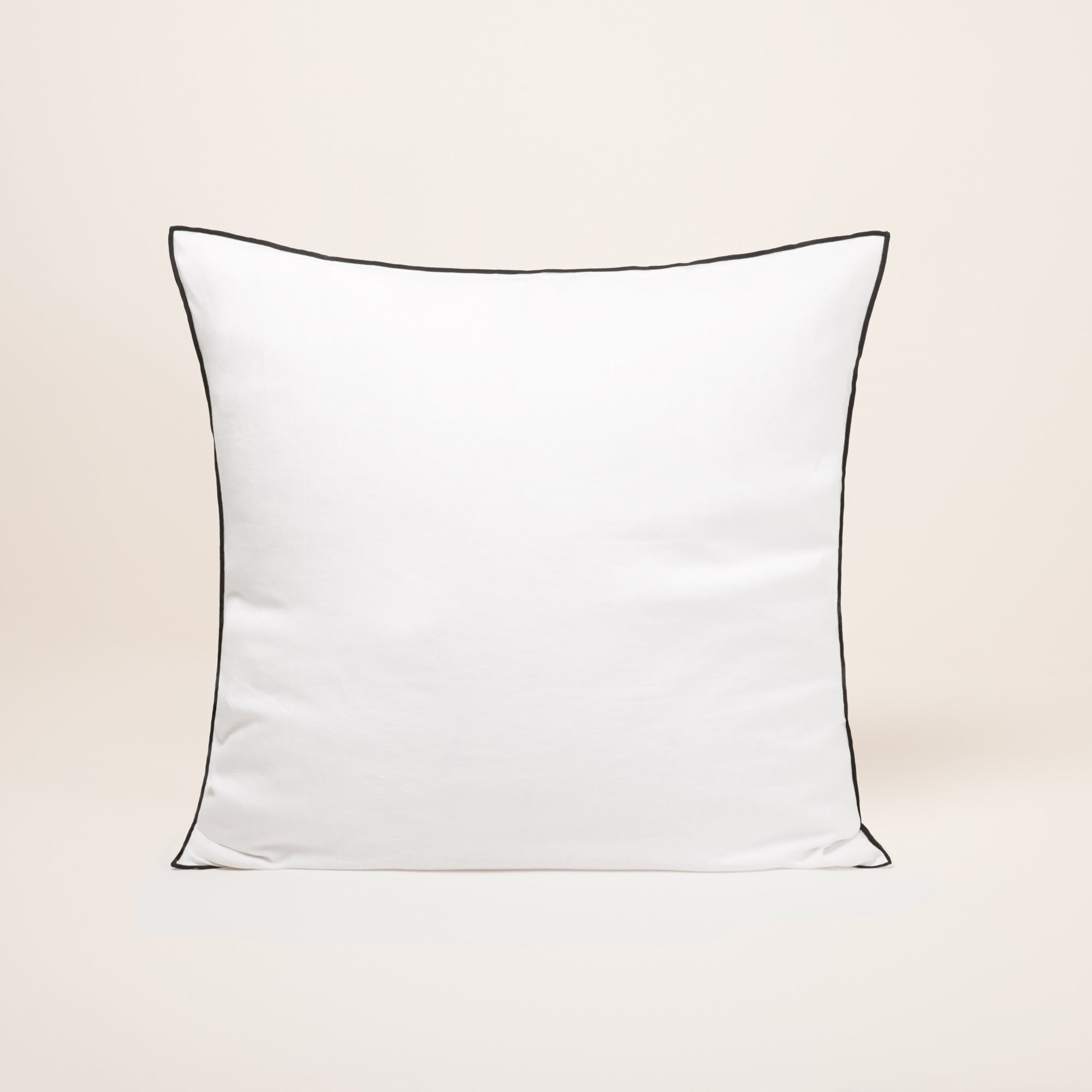 Lot de 2 taies d'oreiller CARLINA blanc pur et bourdon noir