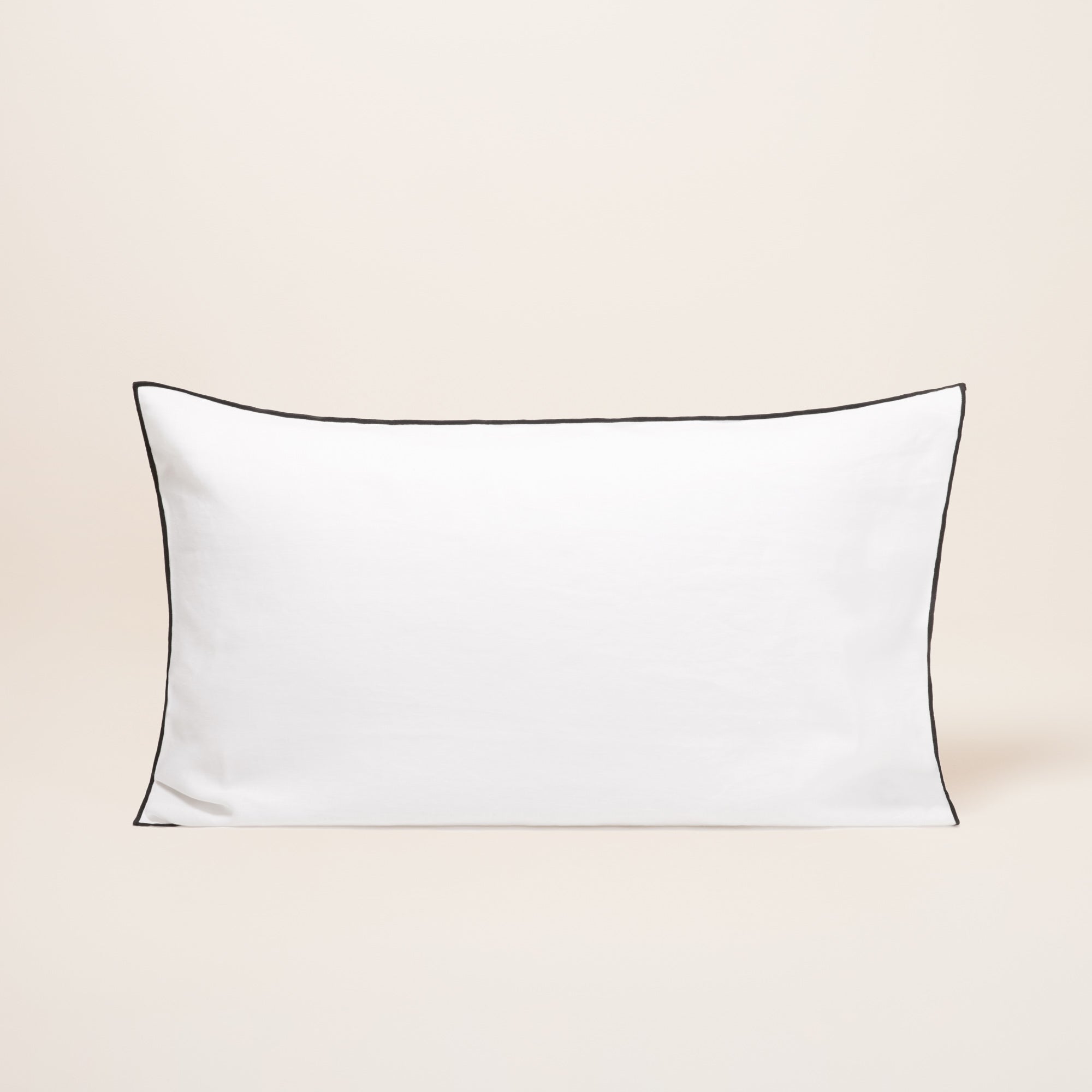 Lot de 2 taies d'oreiller CARLINA blanc pur et bourdon noir