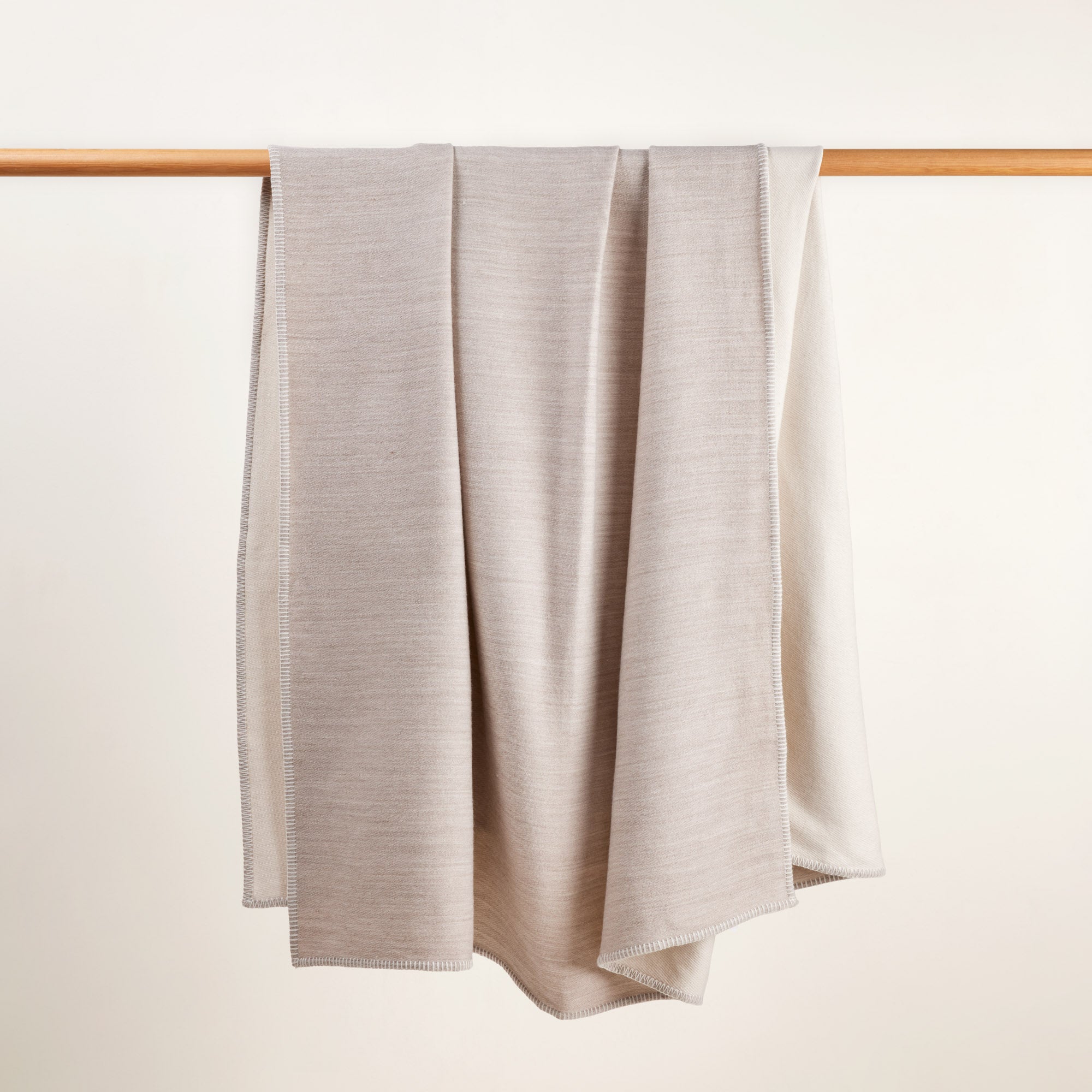 Plaid LUKA cendre et ivoire