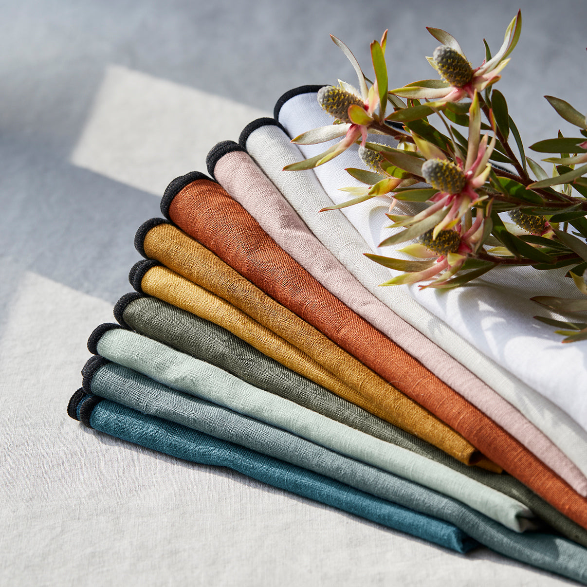 Rideau à galon fronceur CARLINA ocre et bourdon noir