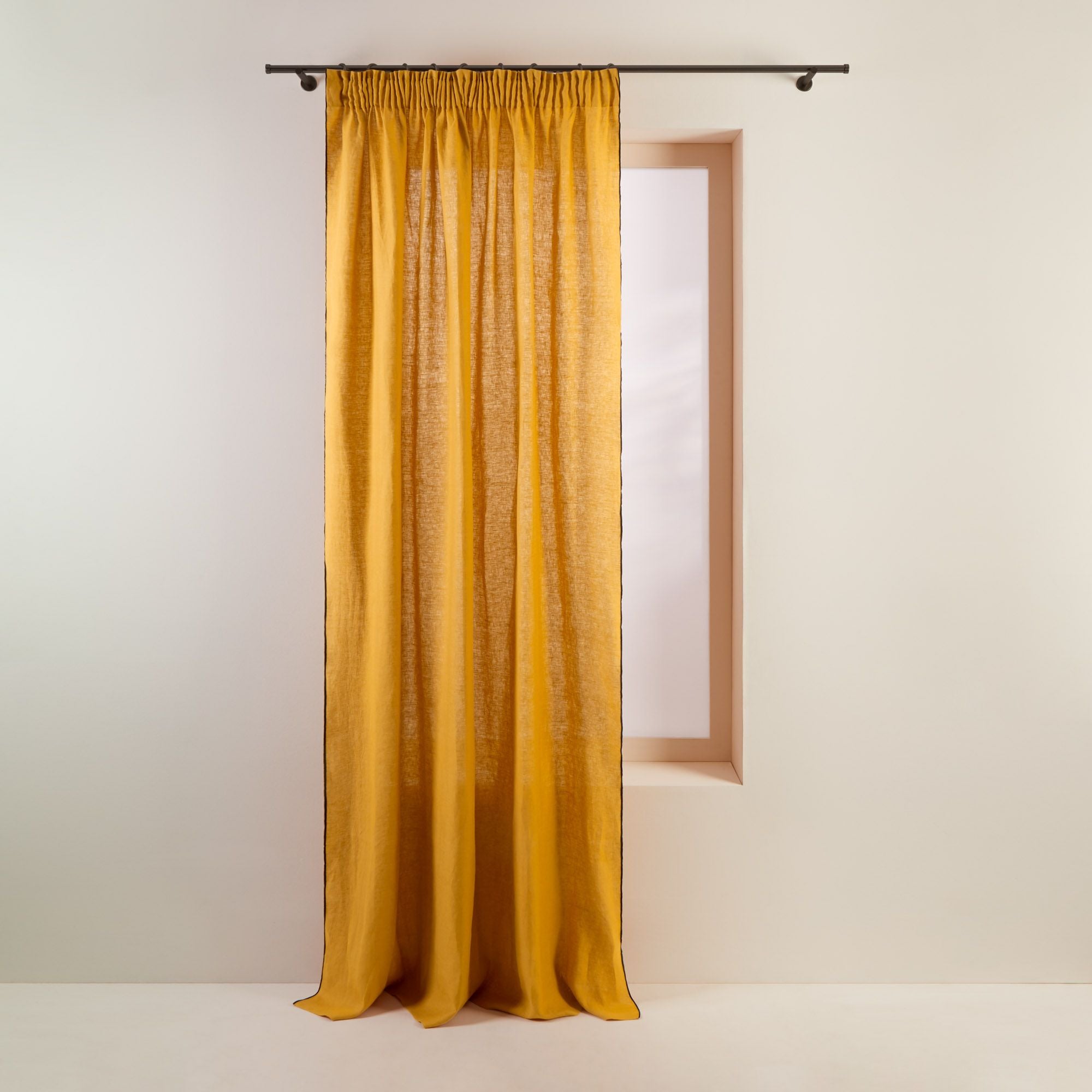 Rideau à galon fronceur CARLINA ocre et bourdon noir