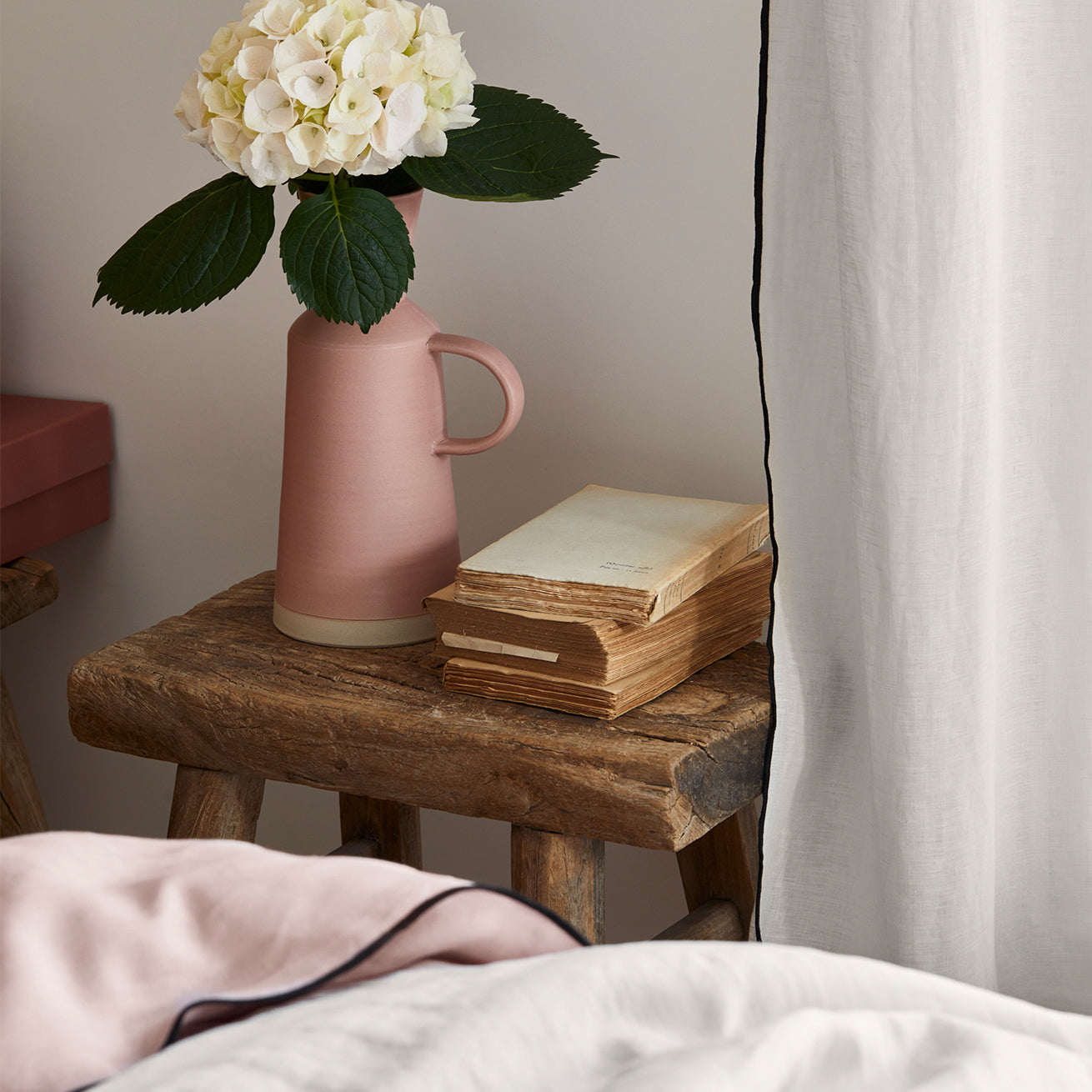 Rideau à galon fronceur CARLINA calcaire et bourdon noir