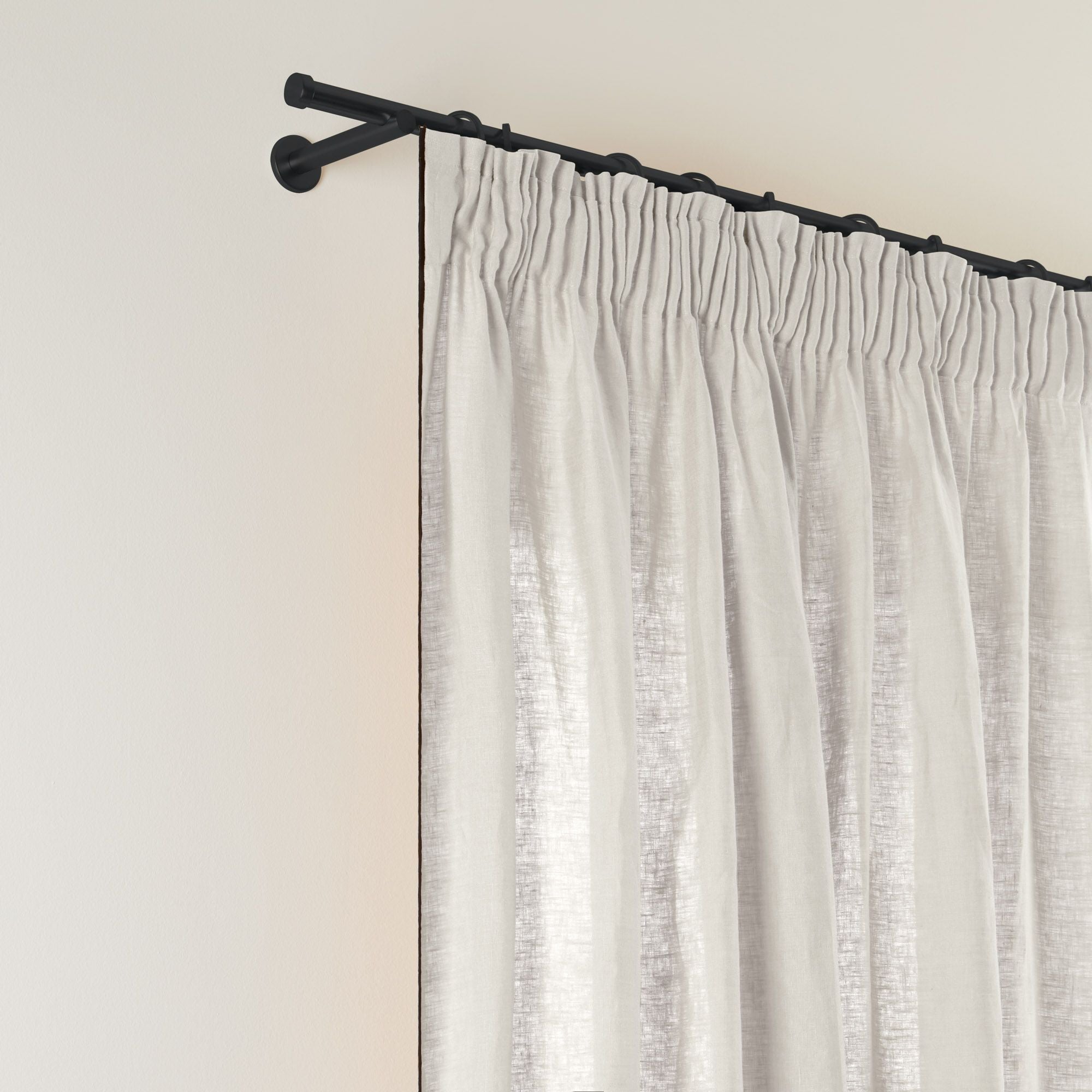 Rideau à galon fronceur CARLINA calcaire et bourdon noir