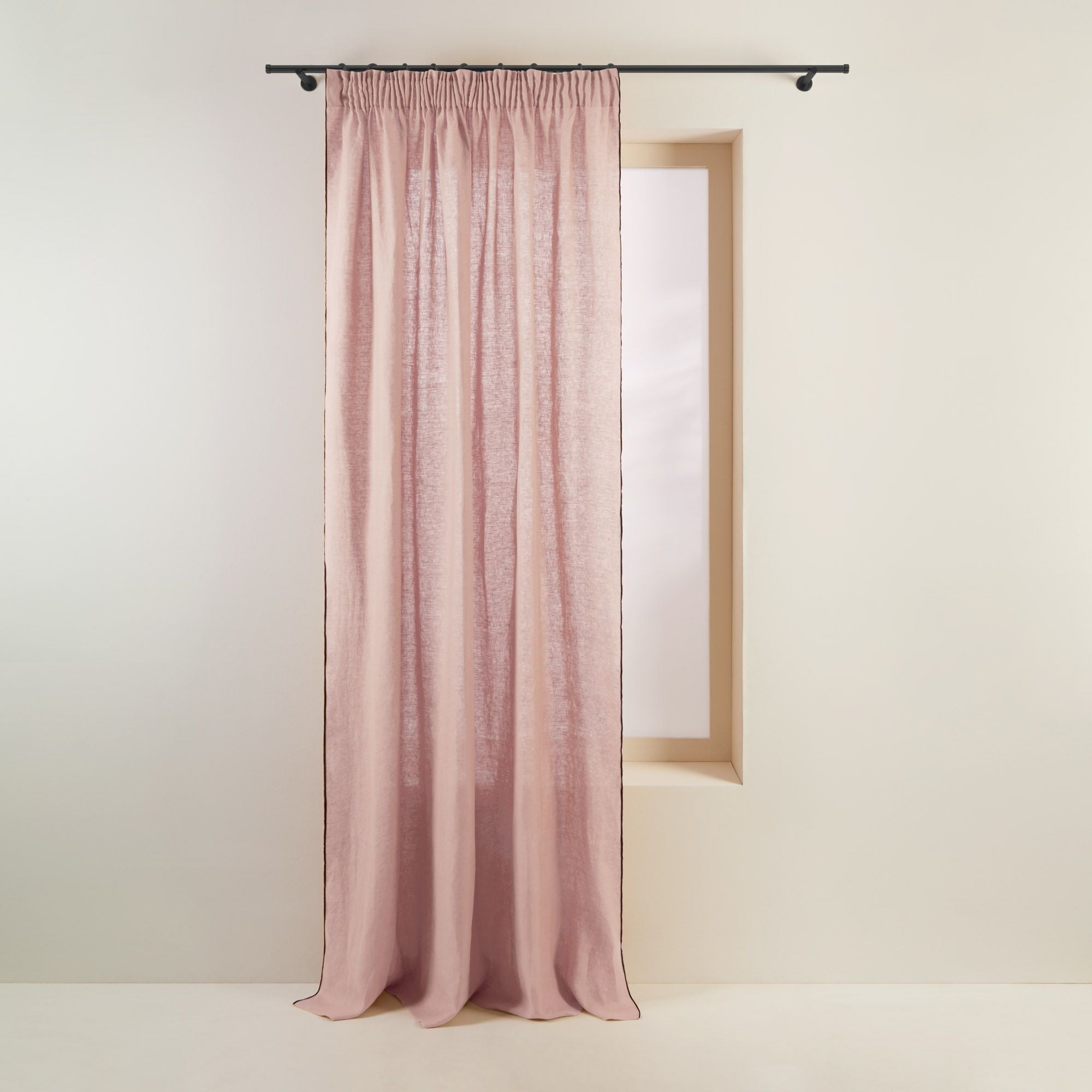 Rideau à galon fronceur CARLINA rose poudré et bourdon noir