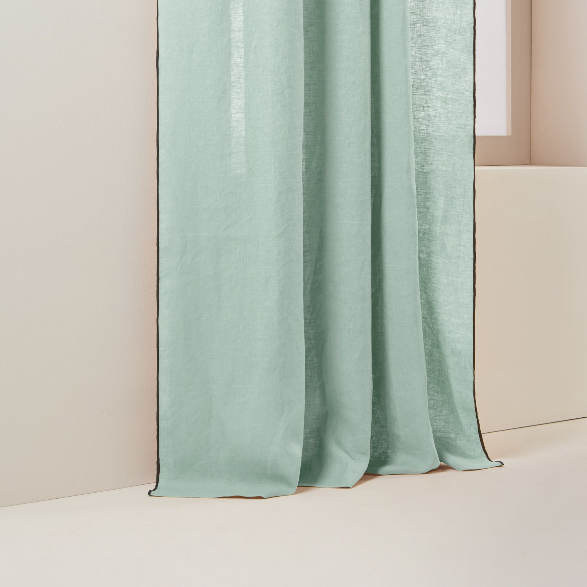 Rideau à galon fronceur CARLINA tilleul et bourdon noir