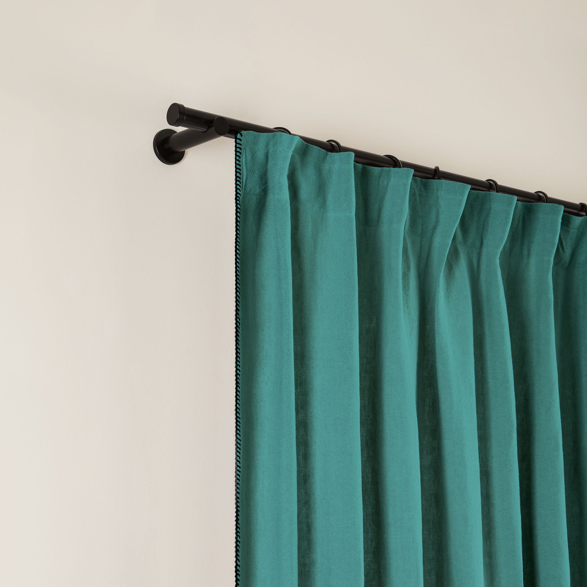 Vorhang mit geraffter Borte Nino lagunenblau