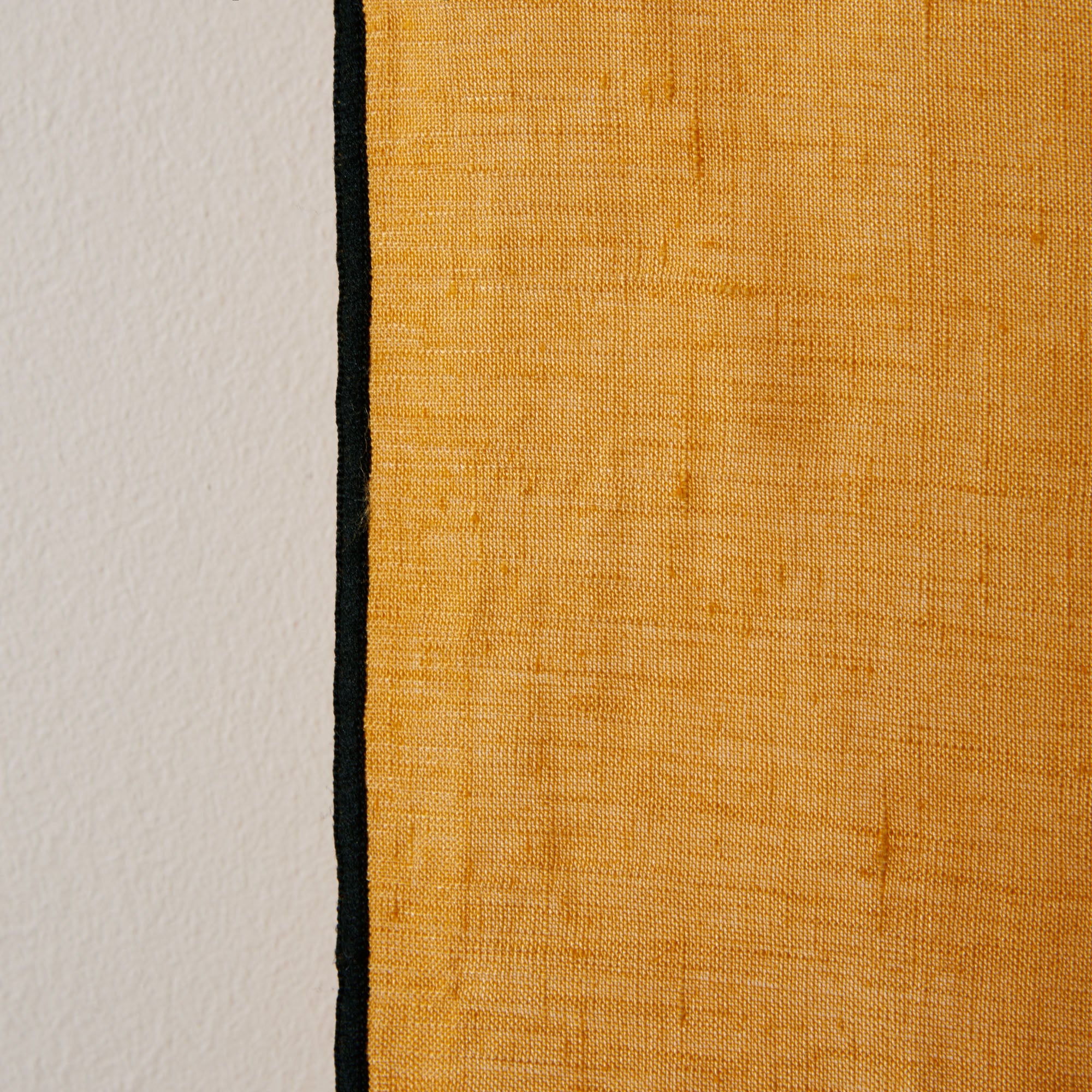 Rideau à oeillets noirs CARLINA ocre et bourdon noir