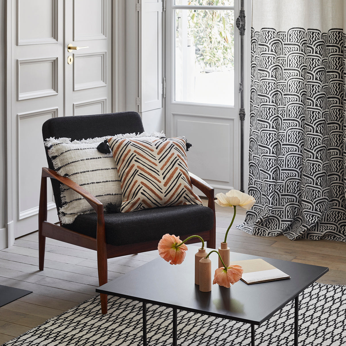 Rideau à oeillets noirs GRAFIKA blanc cassé et noir