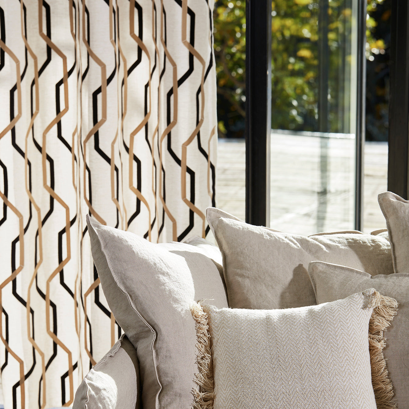 Rideau à oeillets noirs IDRIS naturel et noir