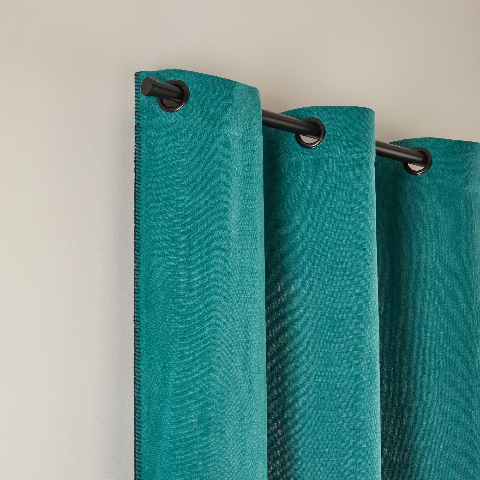 Rideau à oeillets noirs NINO lagon et feston noir