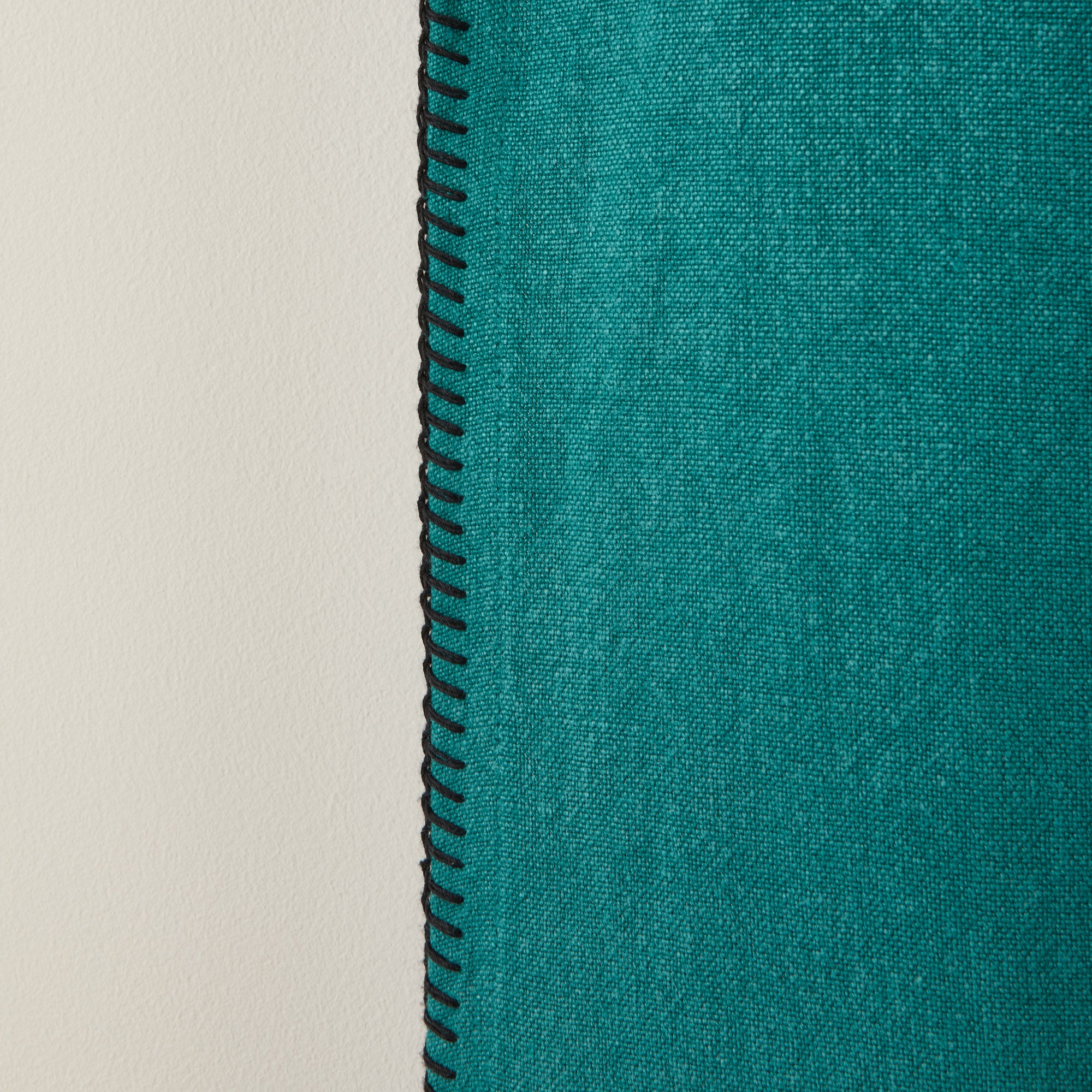 Rideau à oeillets noirs NINO lagon et feston noir