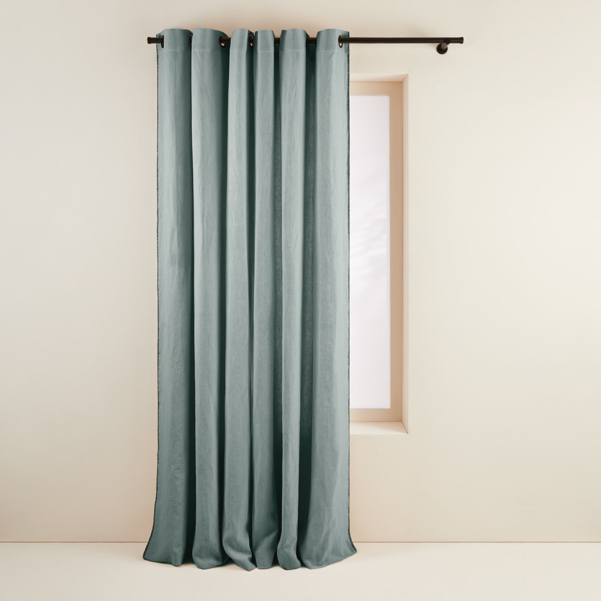 Rideau à oeillets noirs NINO vert de gris et feston noir